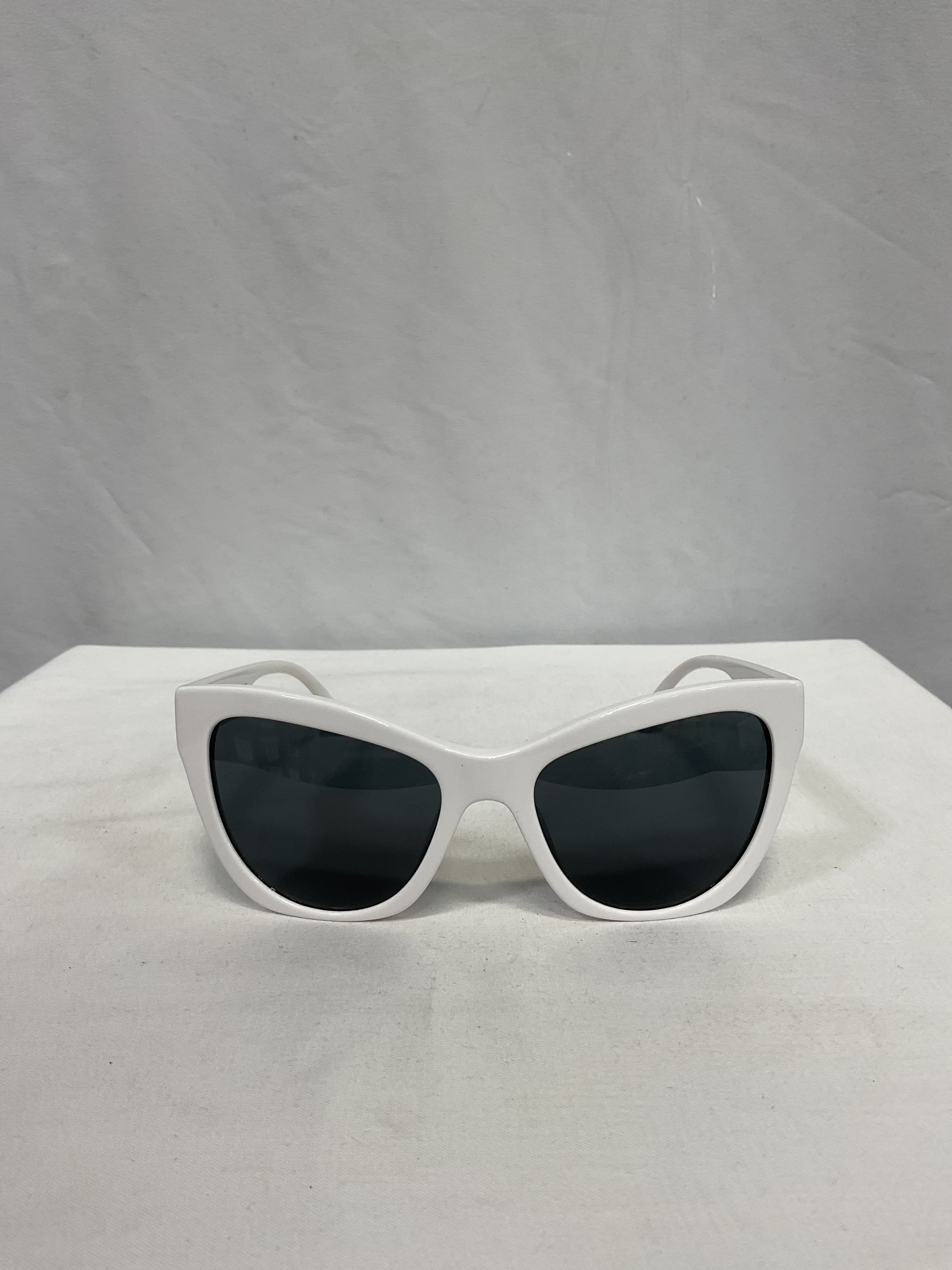 Pop Chic Rectangle In White & Dark Grey - Image 3