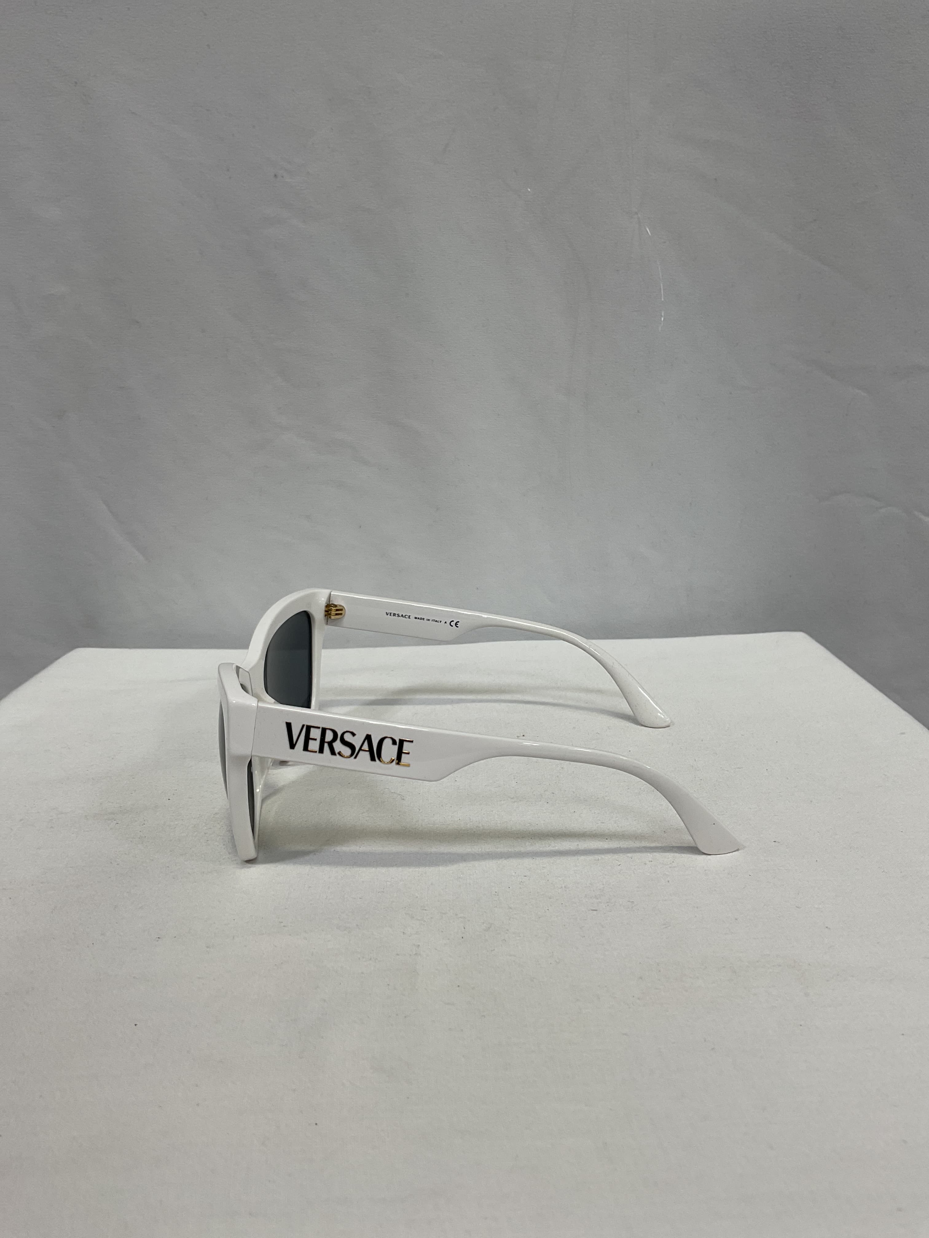 Pop Chic Rectangle In White & Dark Grey - Image 4