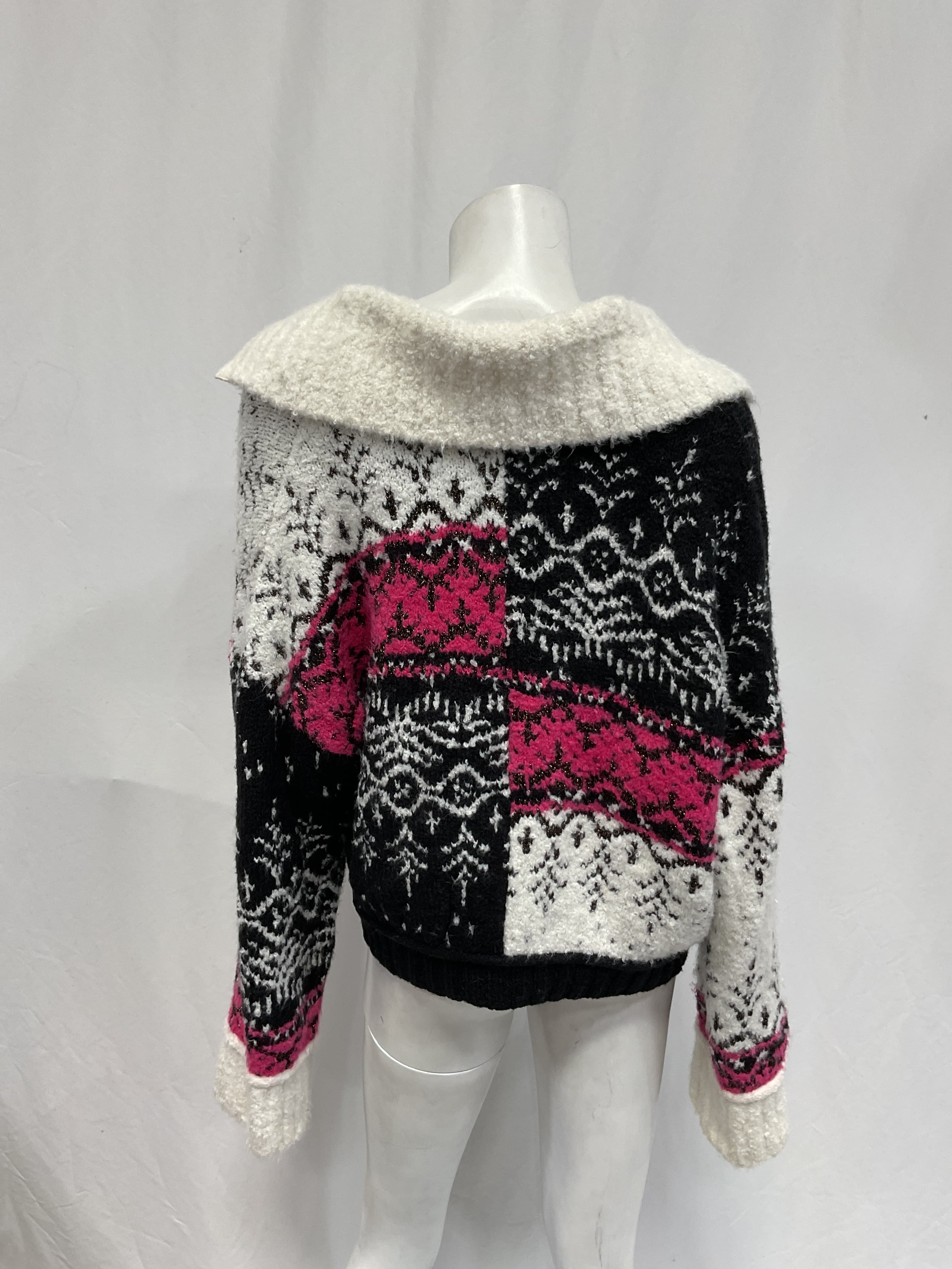 V-Neck Fuzzy Printed Popover Sweater - Image 3
