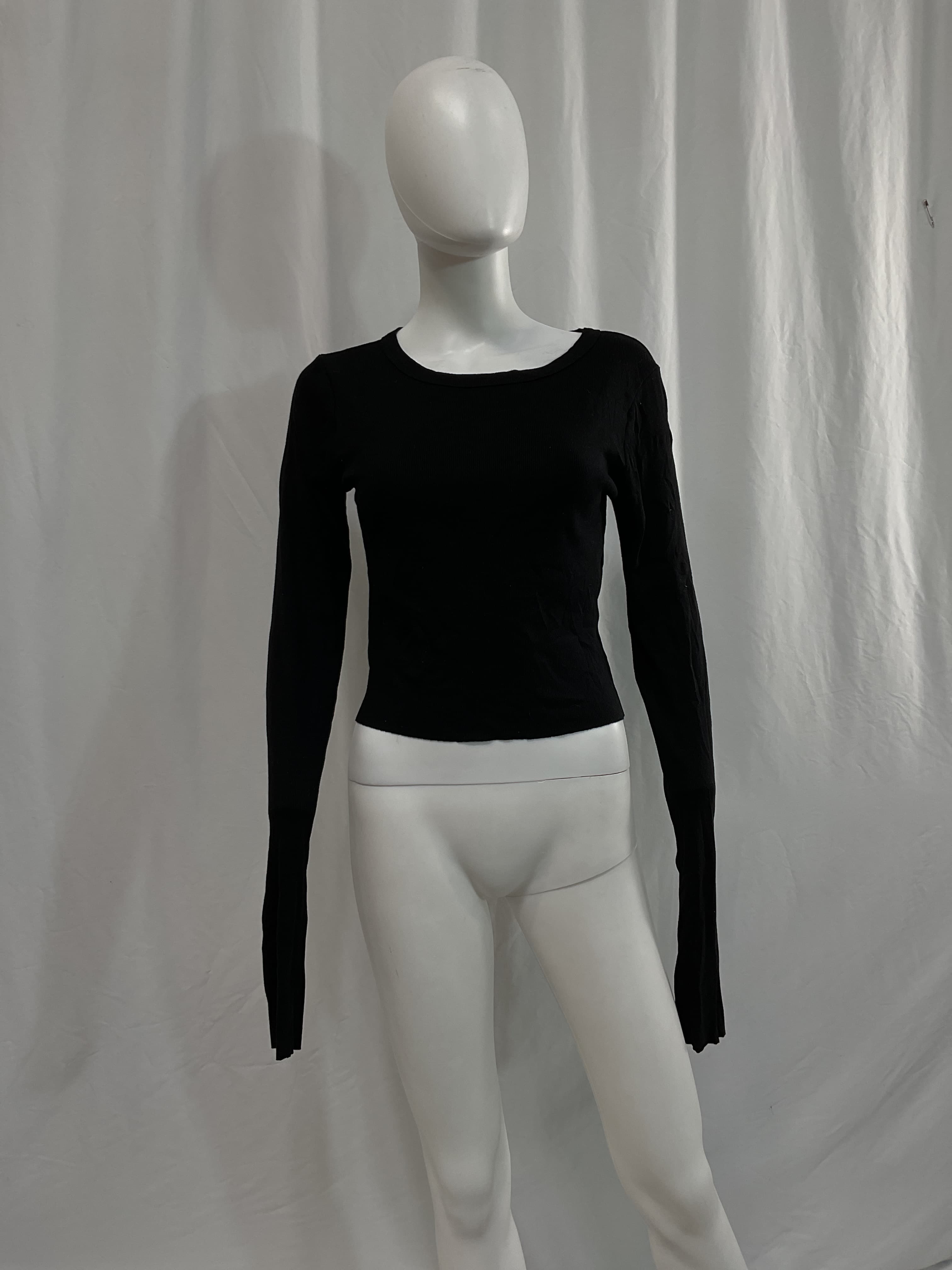 Cropped Long Sleeve Fitted Top In Black - Image 2