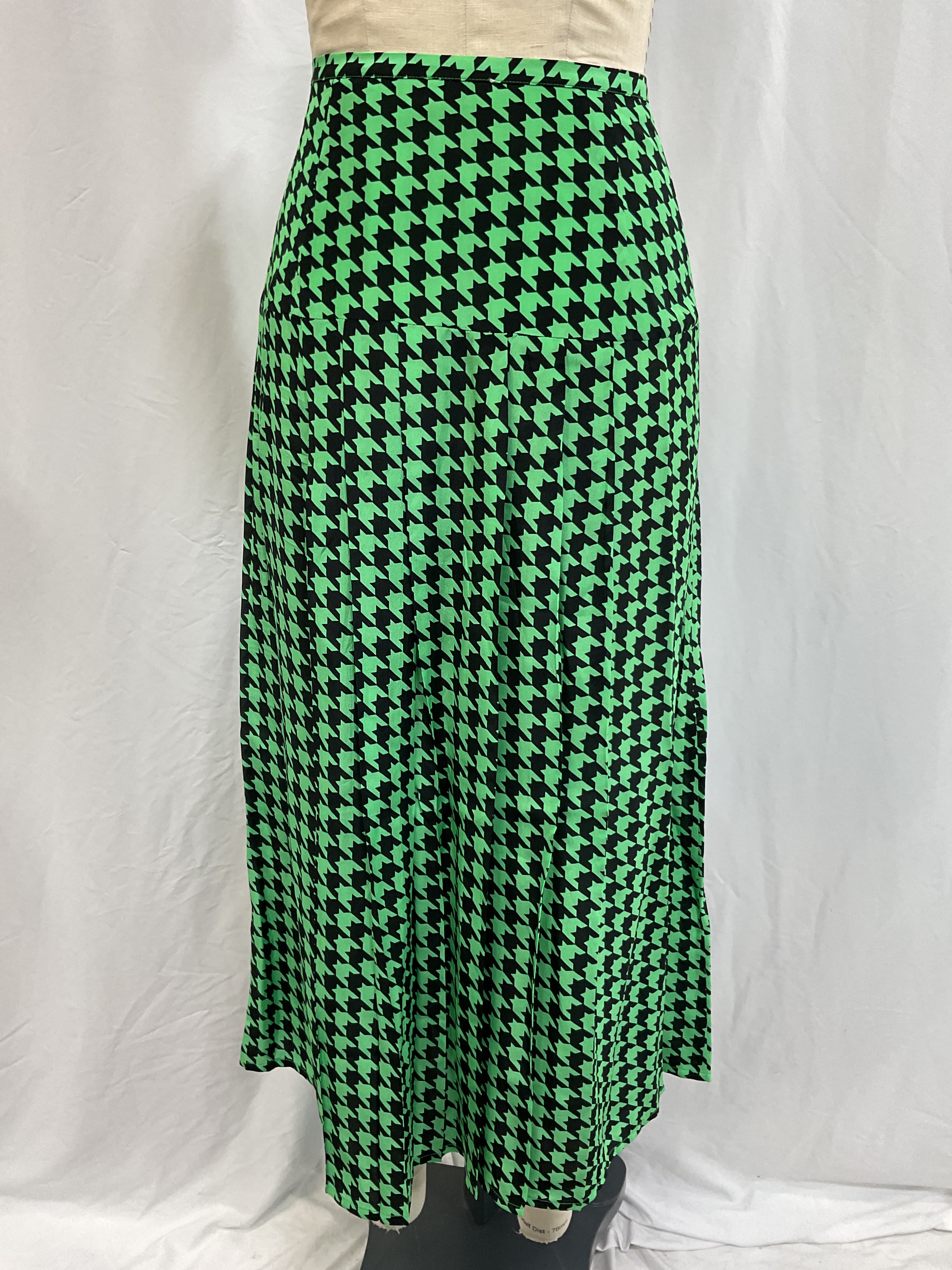 Nancy Pleated Houndstooth Silk-Crepe Midi Skirt - Image 2