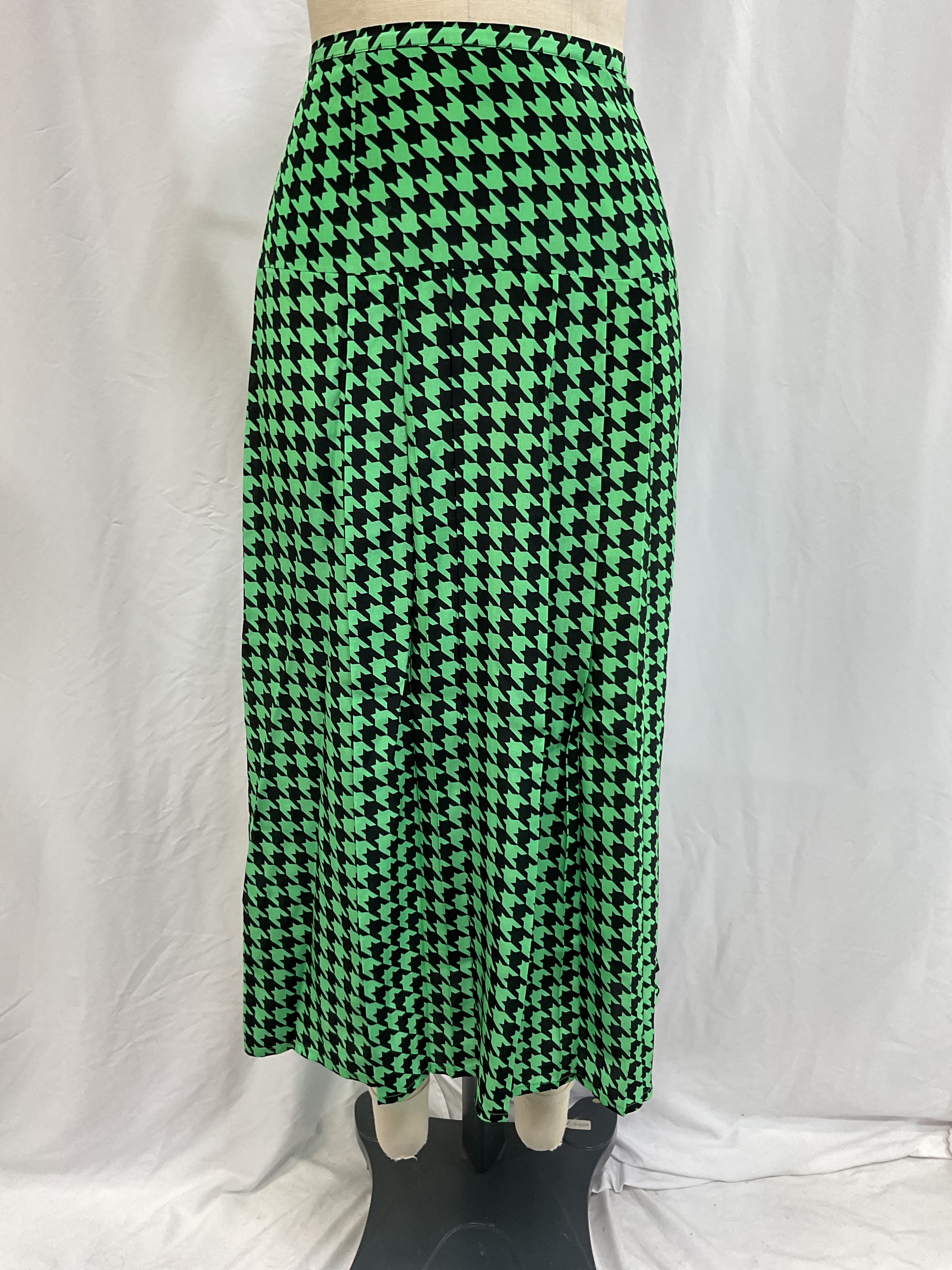 Nancy Pleated Houndstooth Silk-Crepe Midi Skirt - Image 4