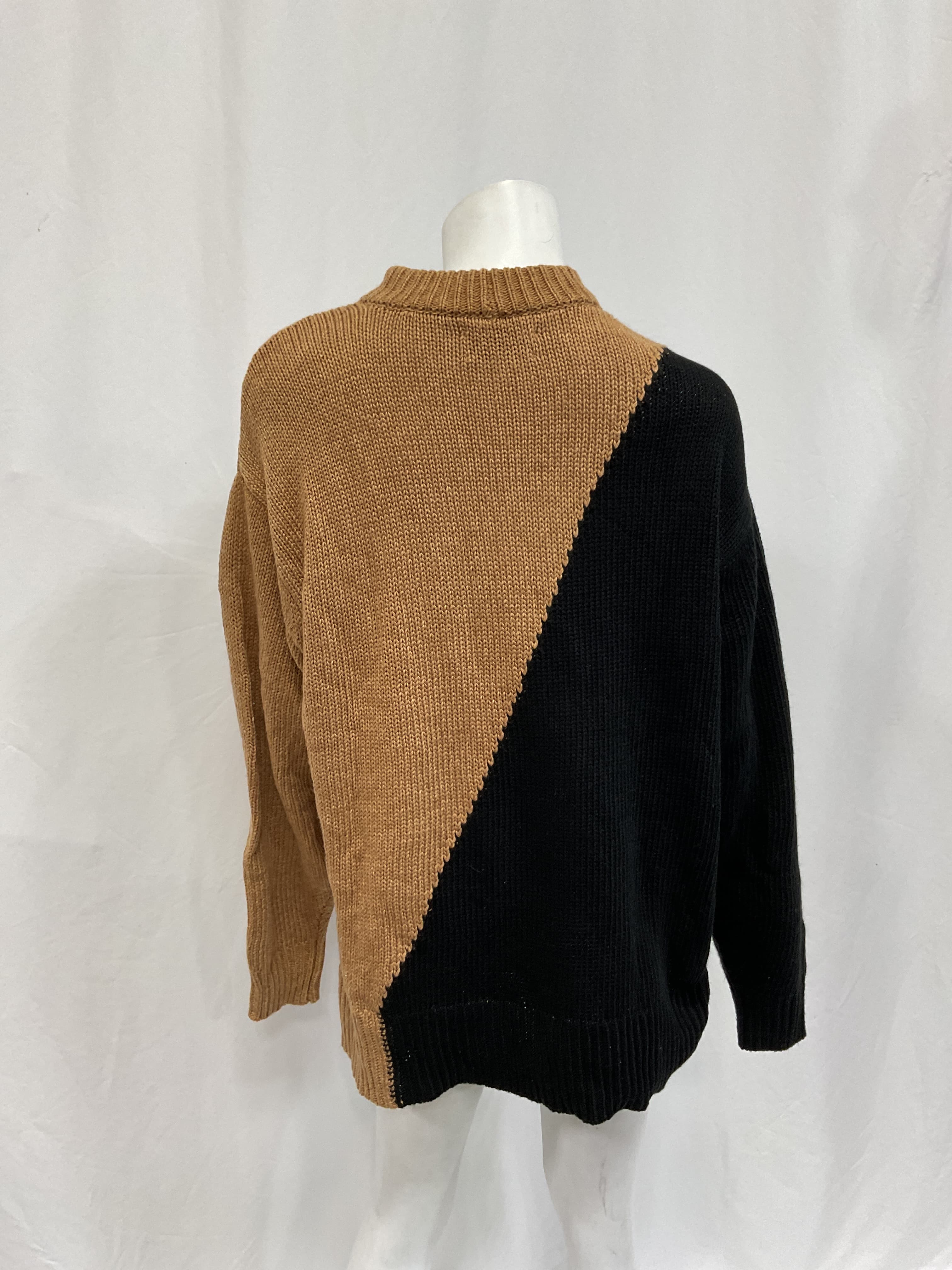 Dagan Color Block Crewneck In Black & Camel - Image 2
