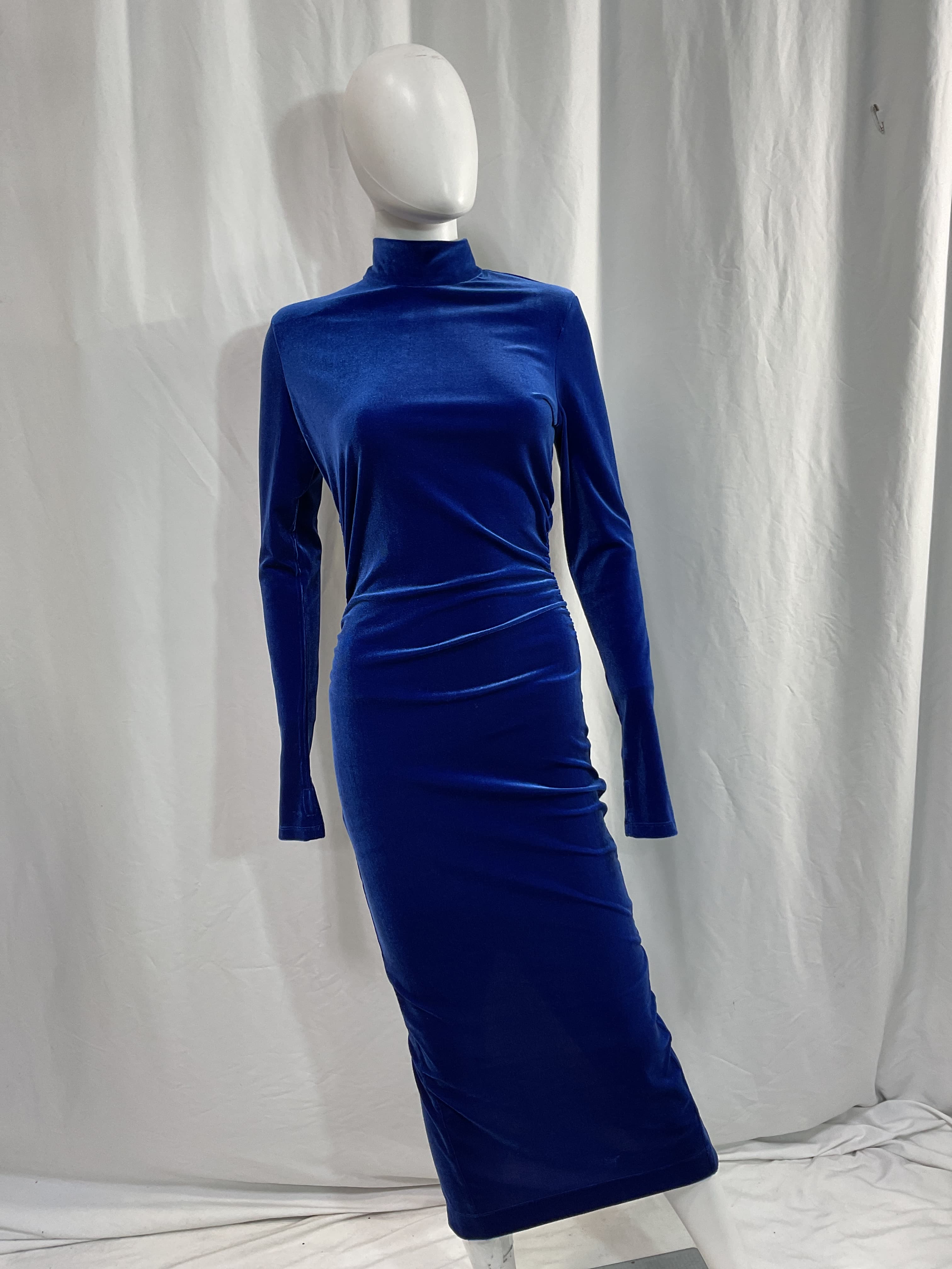 Erita Velvet Midi Dress In Blue Regatta - Image 3