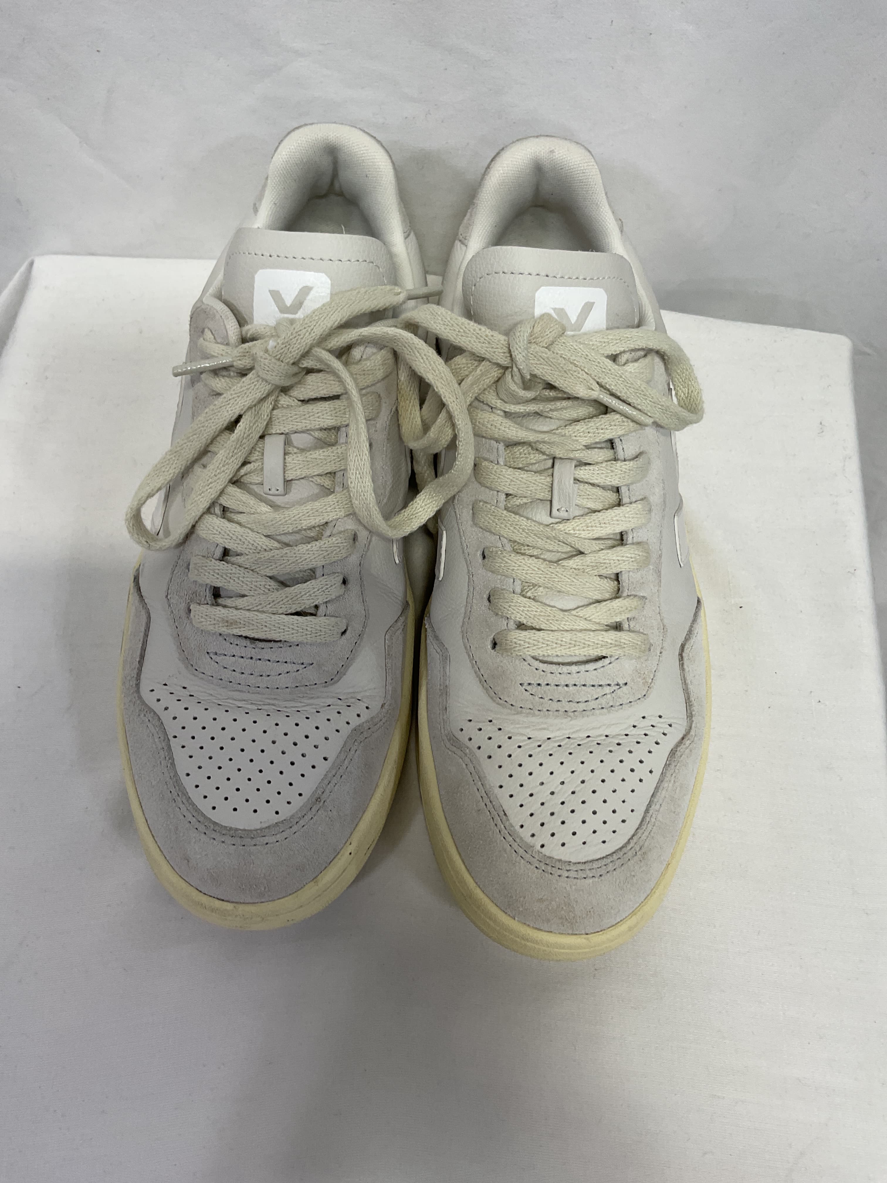V-90 Leather Sneaker - Image 2