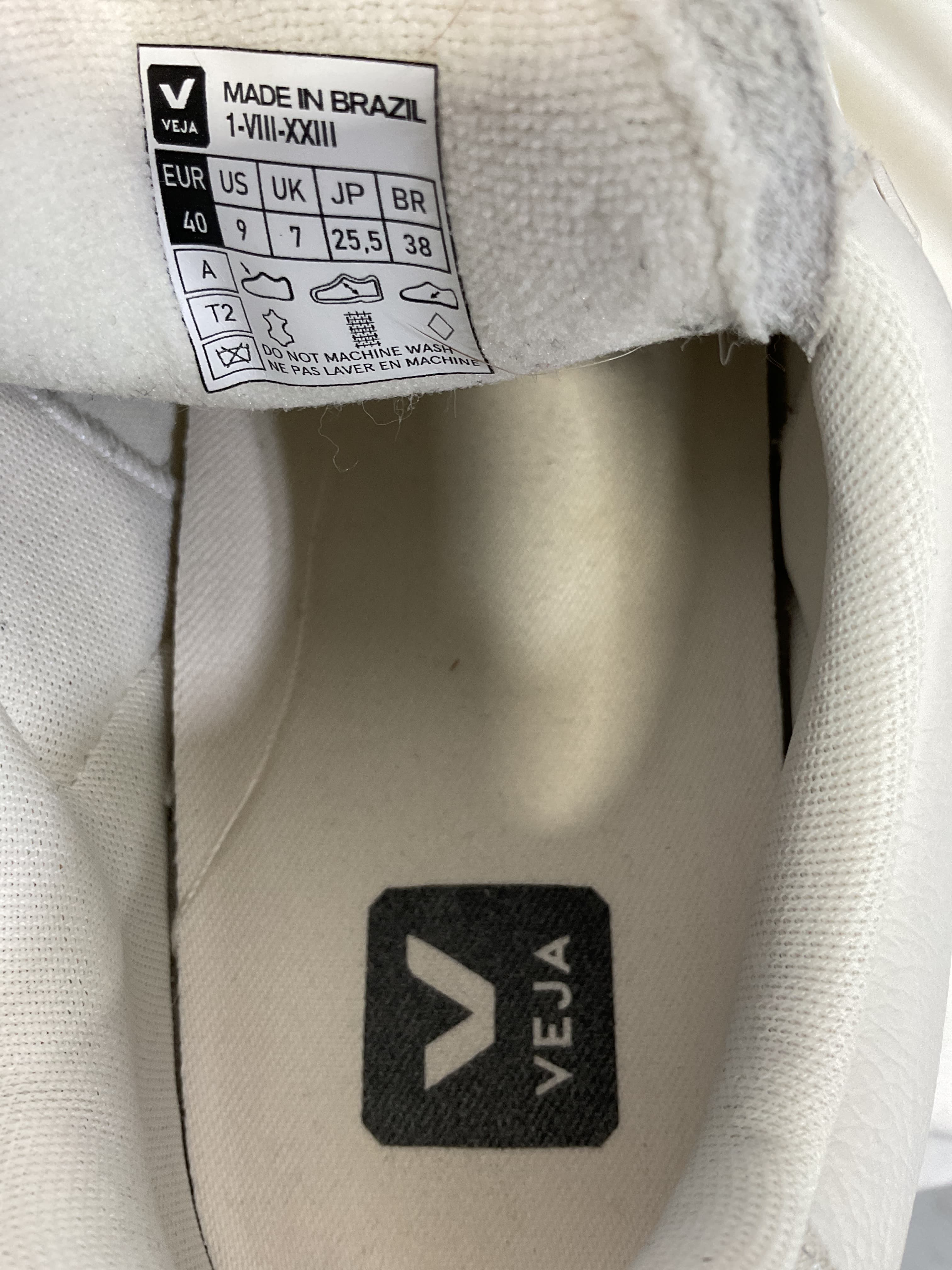 V-90 Leather Sneaker - Image 3