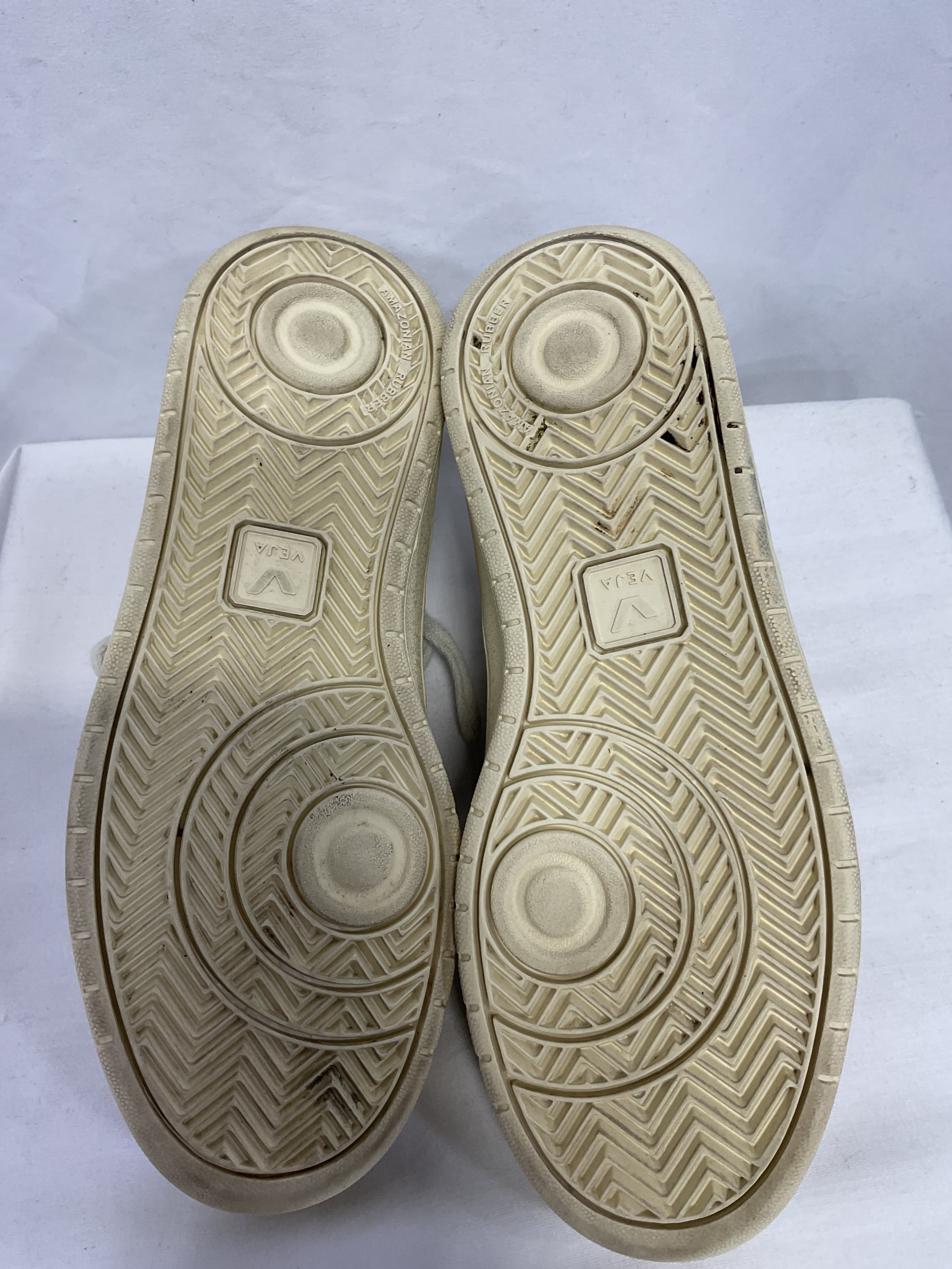 V-90 Leather Sneaker - Image 4