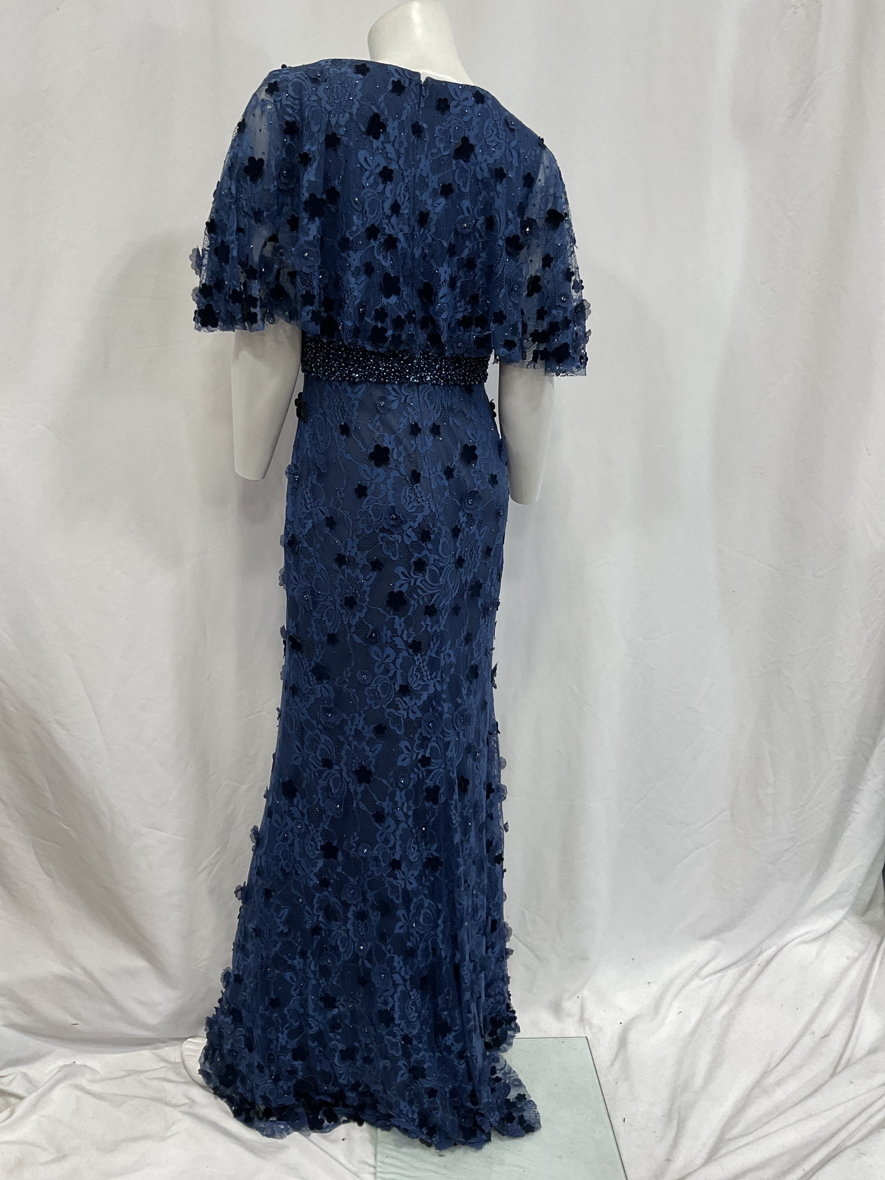 Floral Appliqu Flutter Sleeve Lace Gown - Image 2