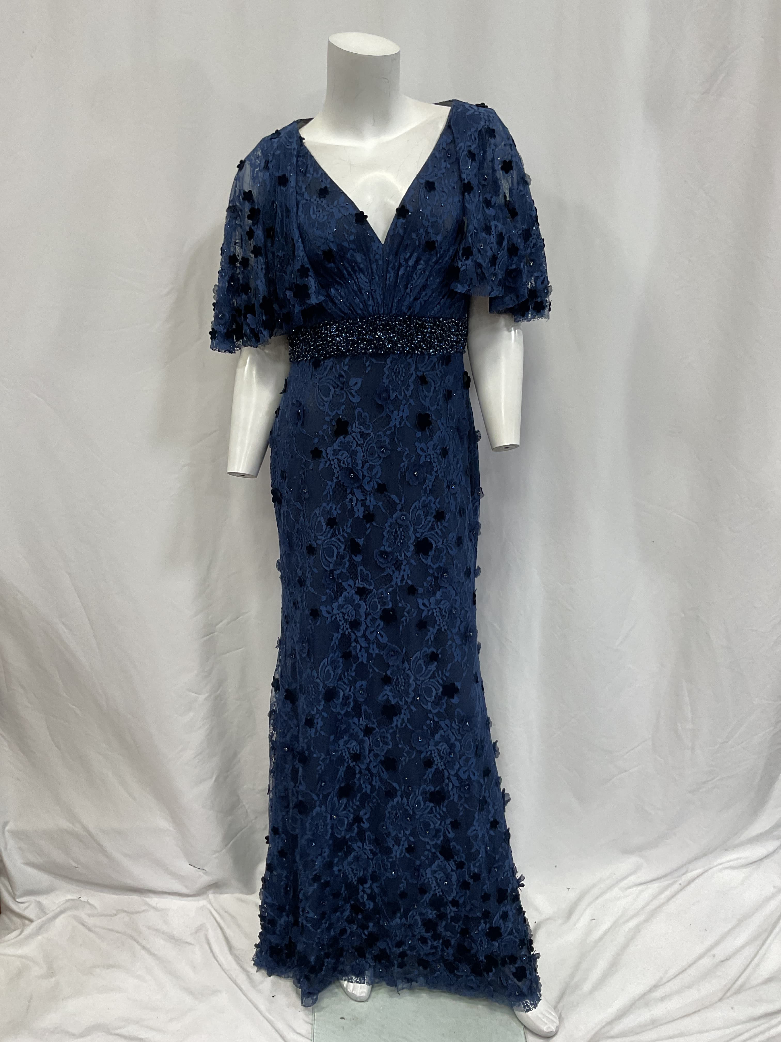 Floral Appliqu Flutter Sleeve Lace Gown - Image 3