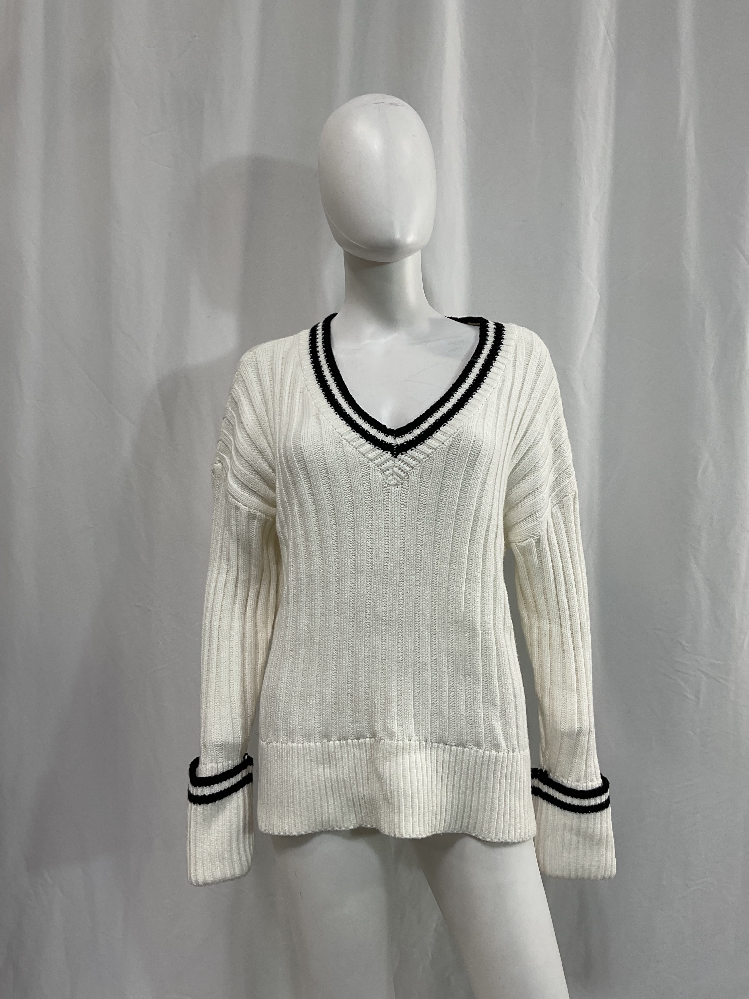 Danil V Neck Sweater In White & Black - Image 4
