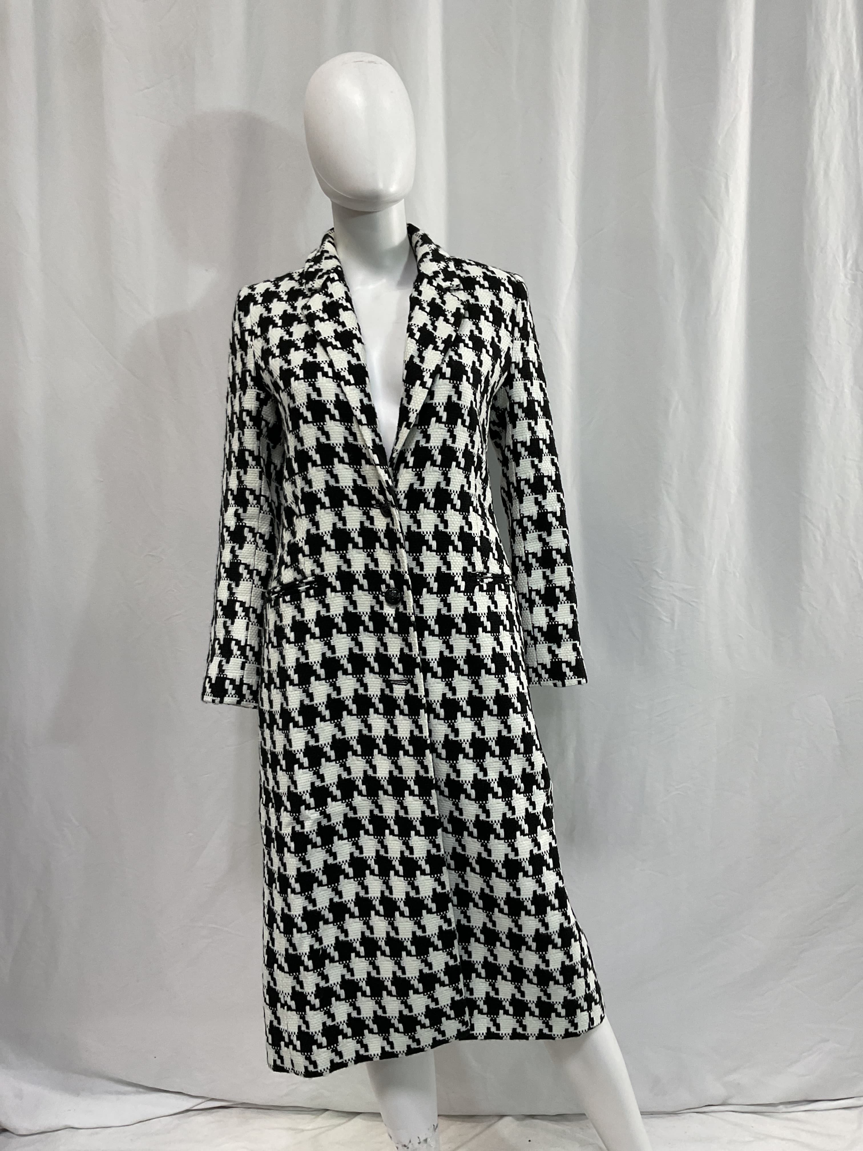 Xander Single Brested Coat In Black & White Houndstooth - Image 4
