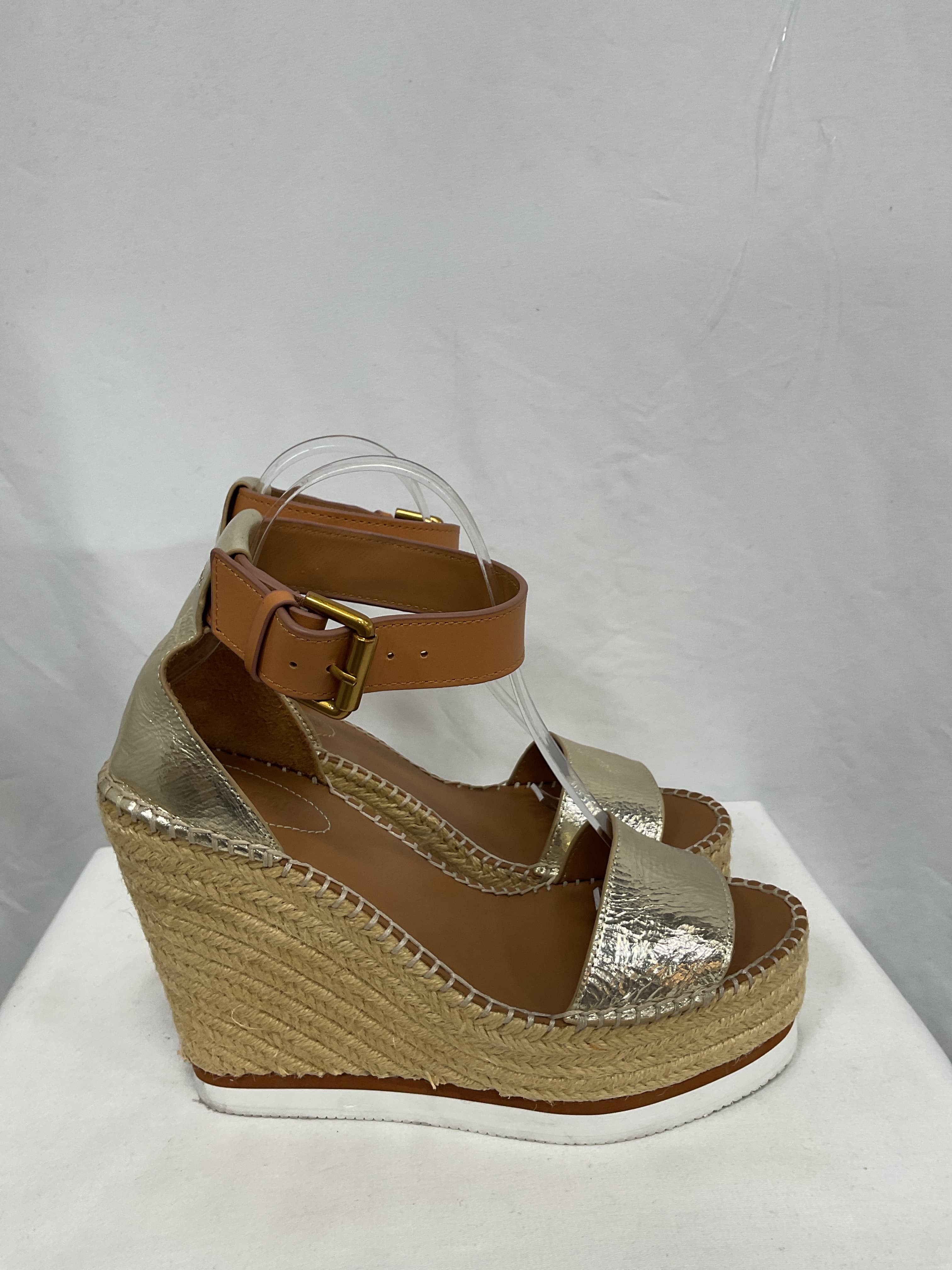 See By Chloe Glyn Sandal In Gold - Image 2