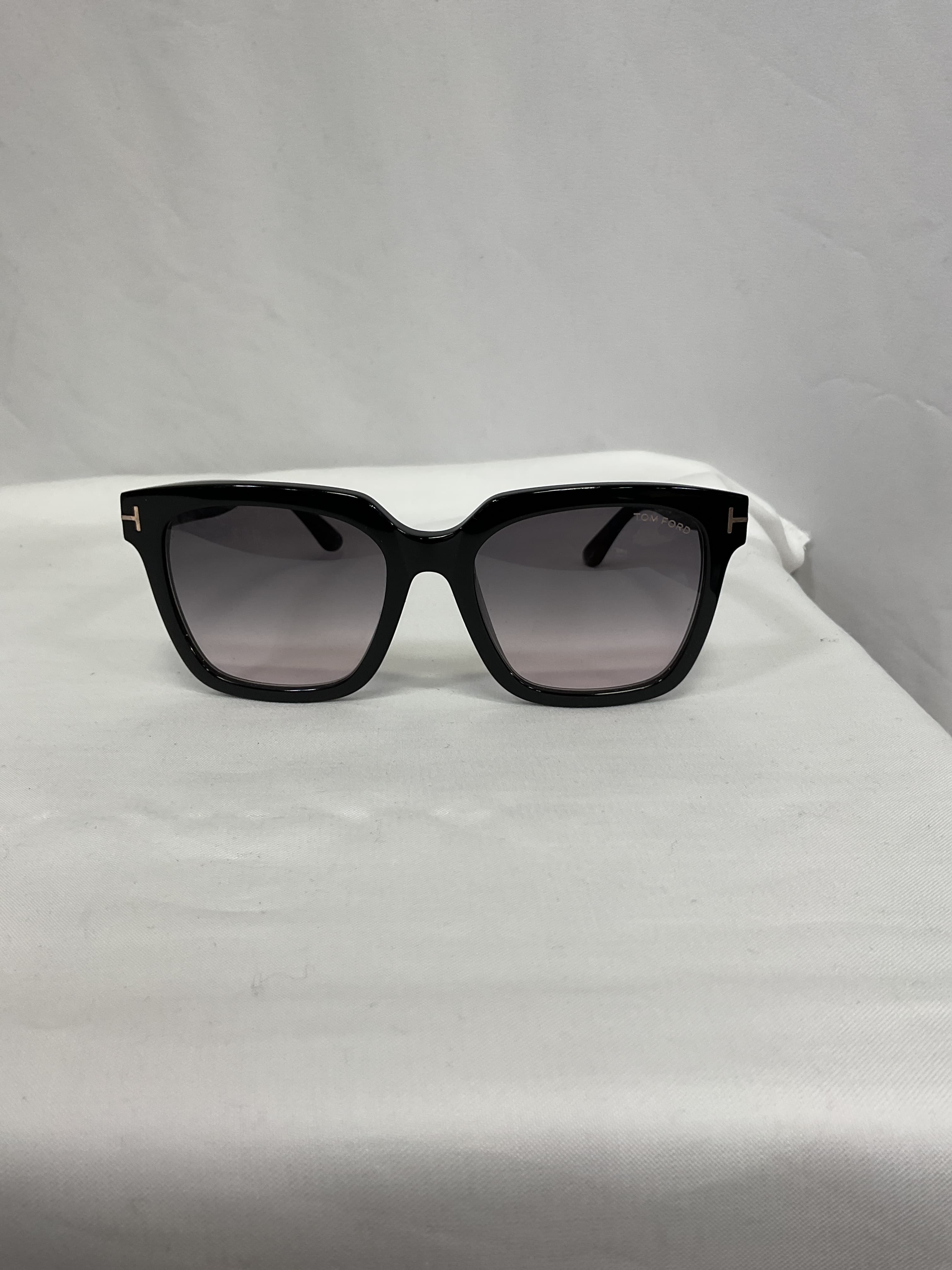 Selby Sunglasses In Black & Grey - Image 2