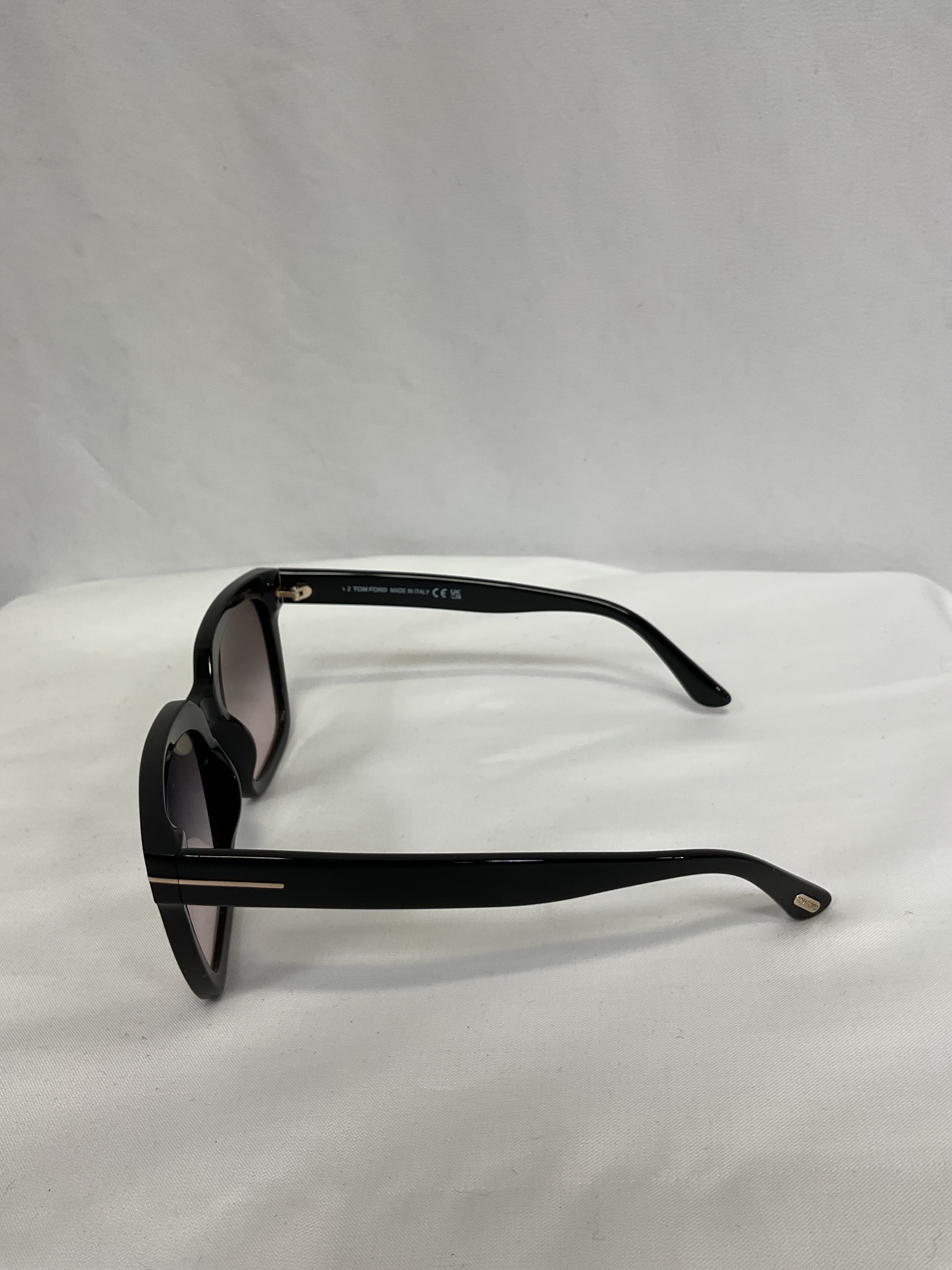 Selby Sunglasses In Black & Grey - Image 3