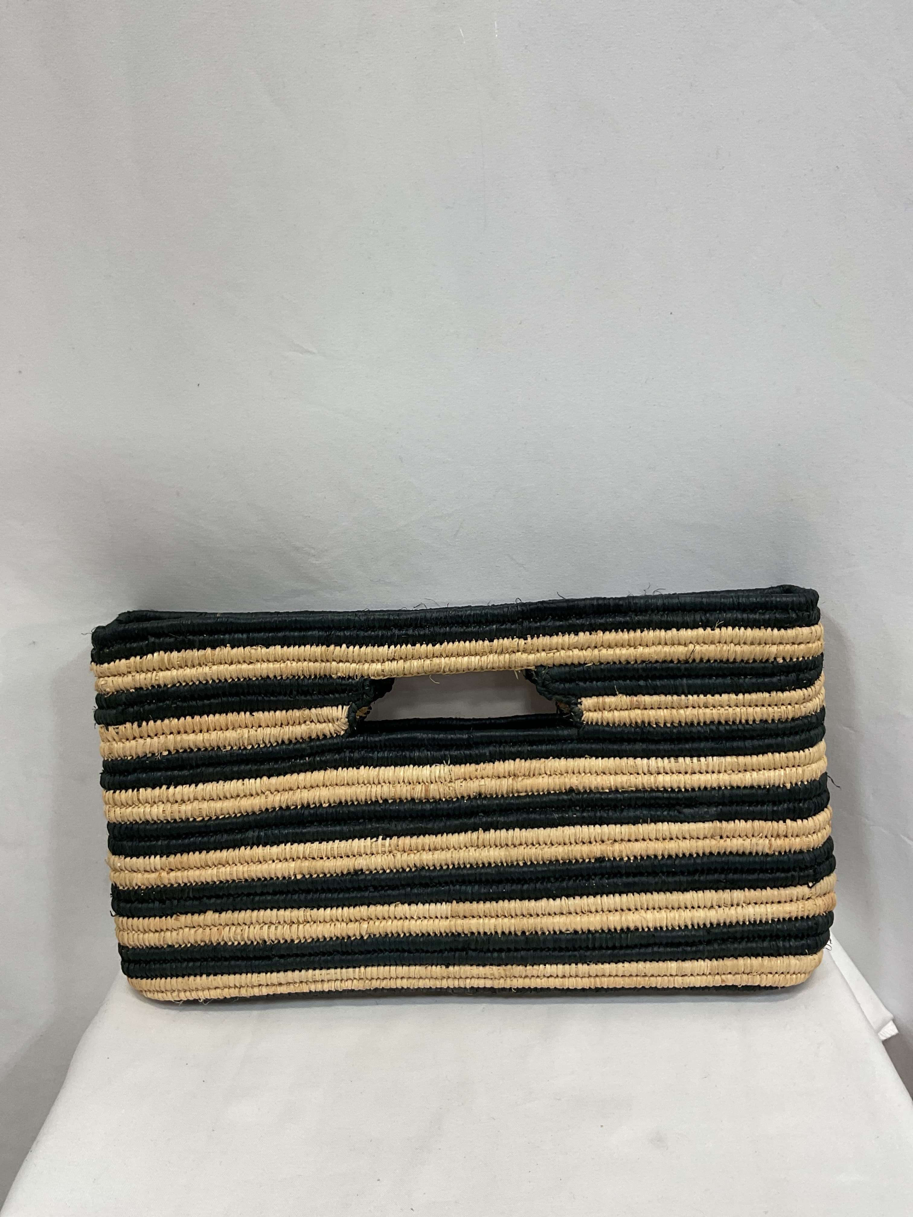 Selah Clutch In Natural & Black - Image 2