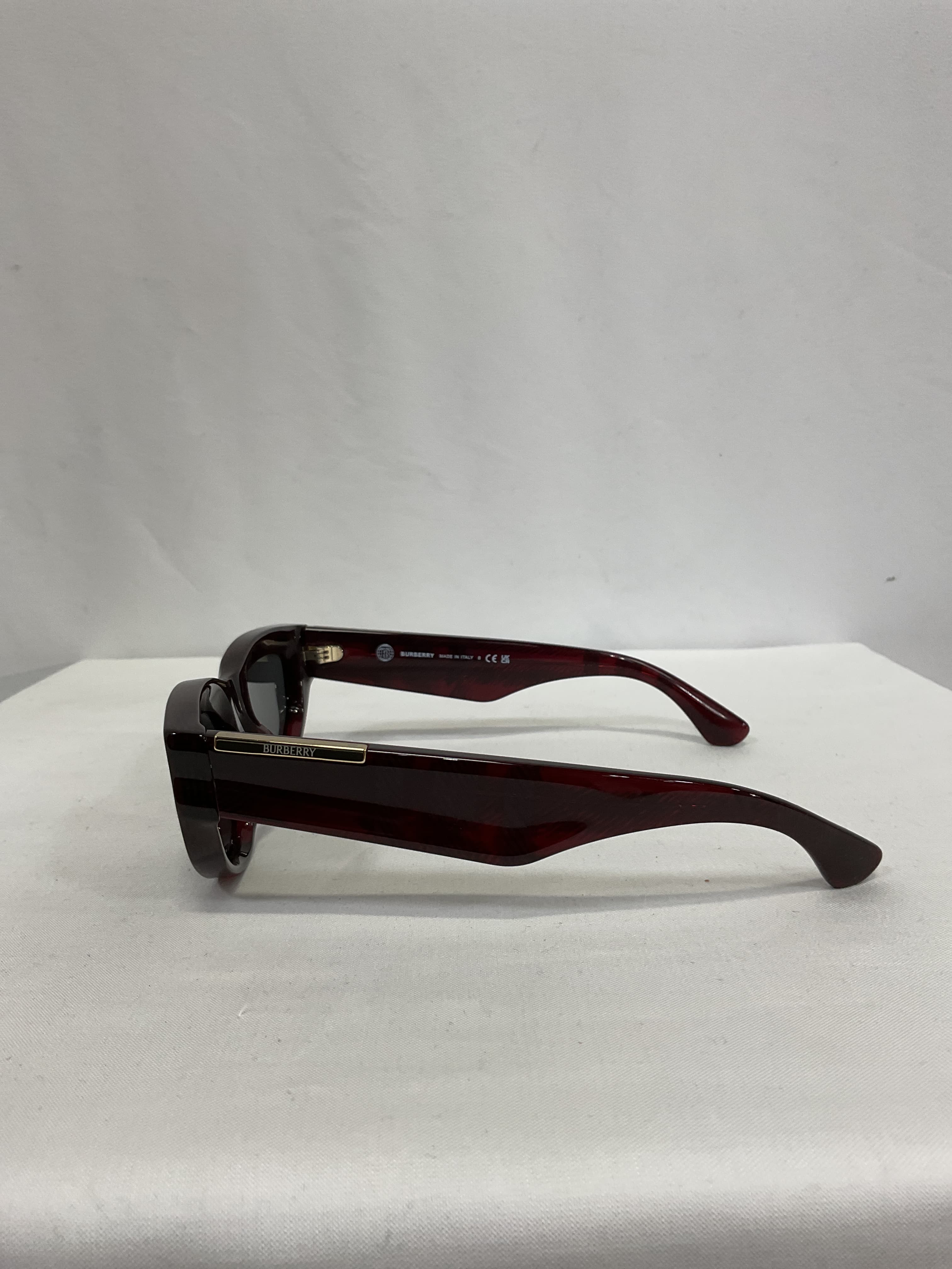 Cat Eye Sunglasses - Image 2