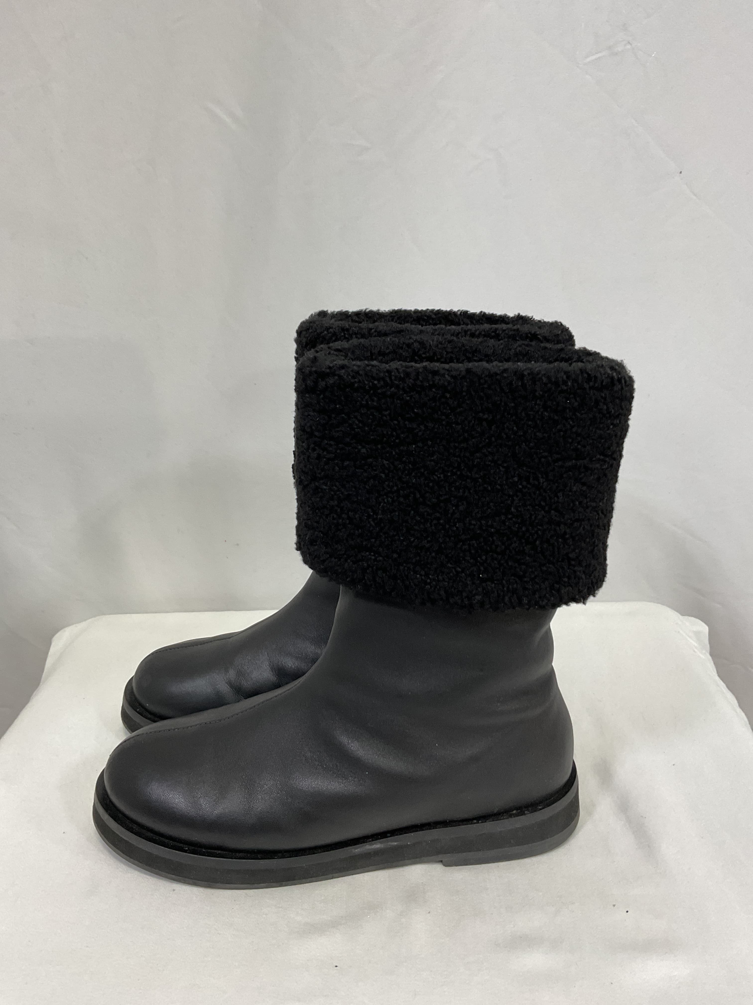 Meribel Boot In Black - Image 2