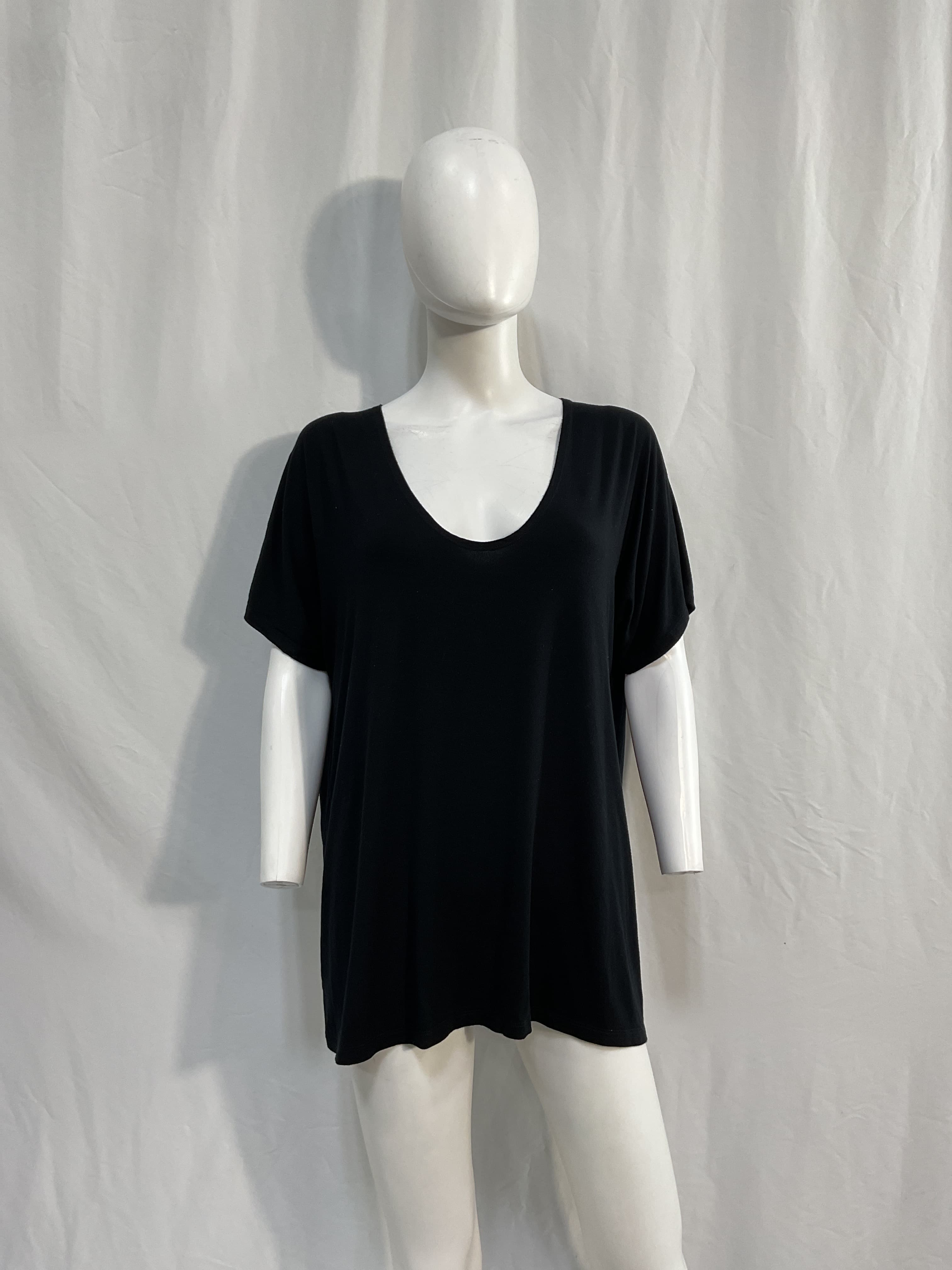 The Perfect Maternity V-Neck T-Shirt - Image 3
