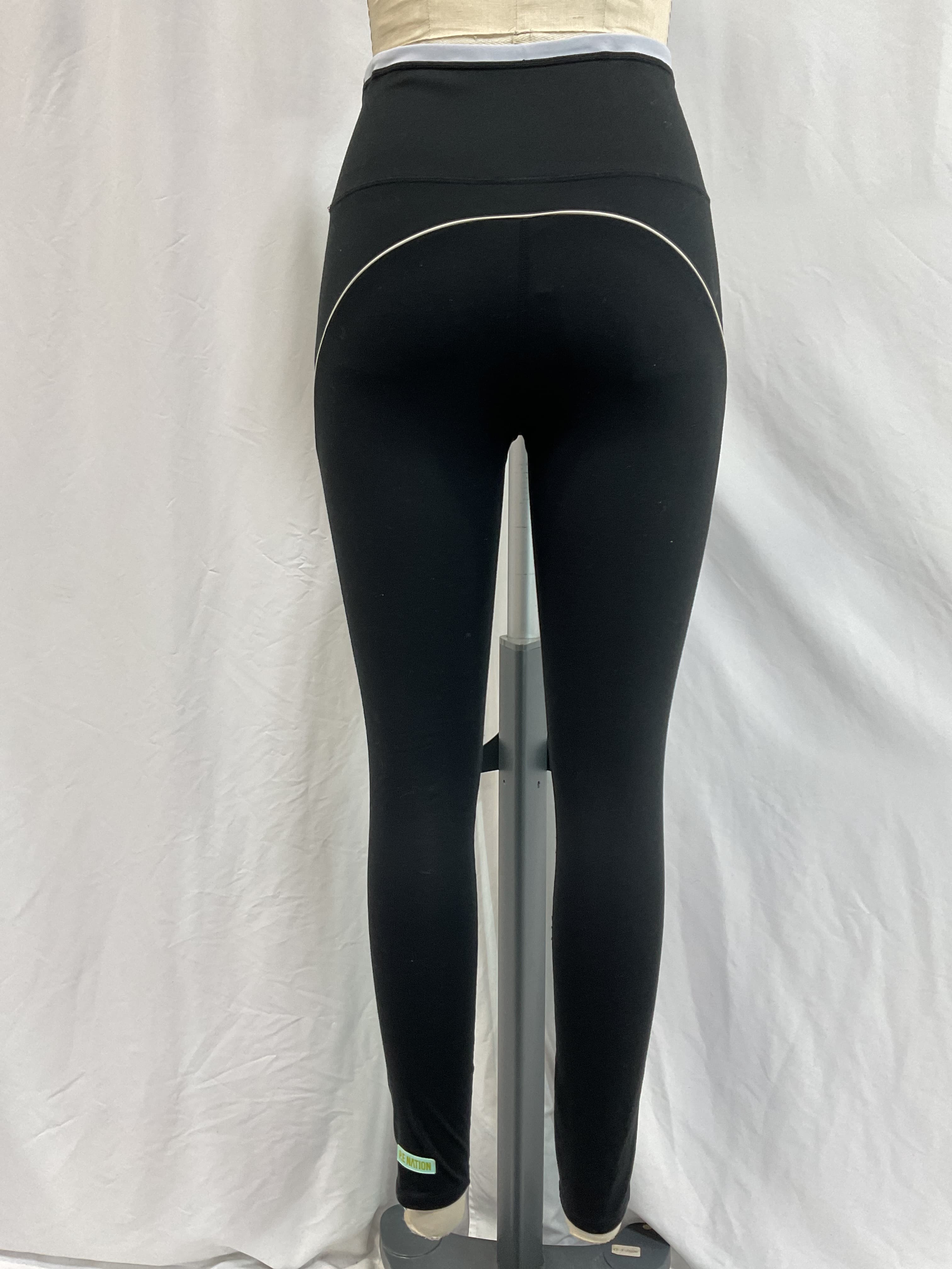 Tempo Legging In Black - Image 3