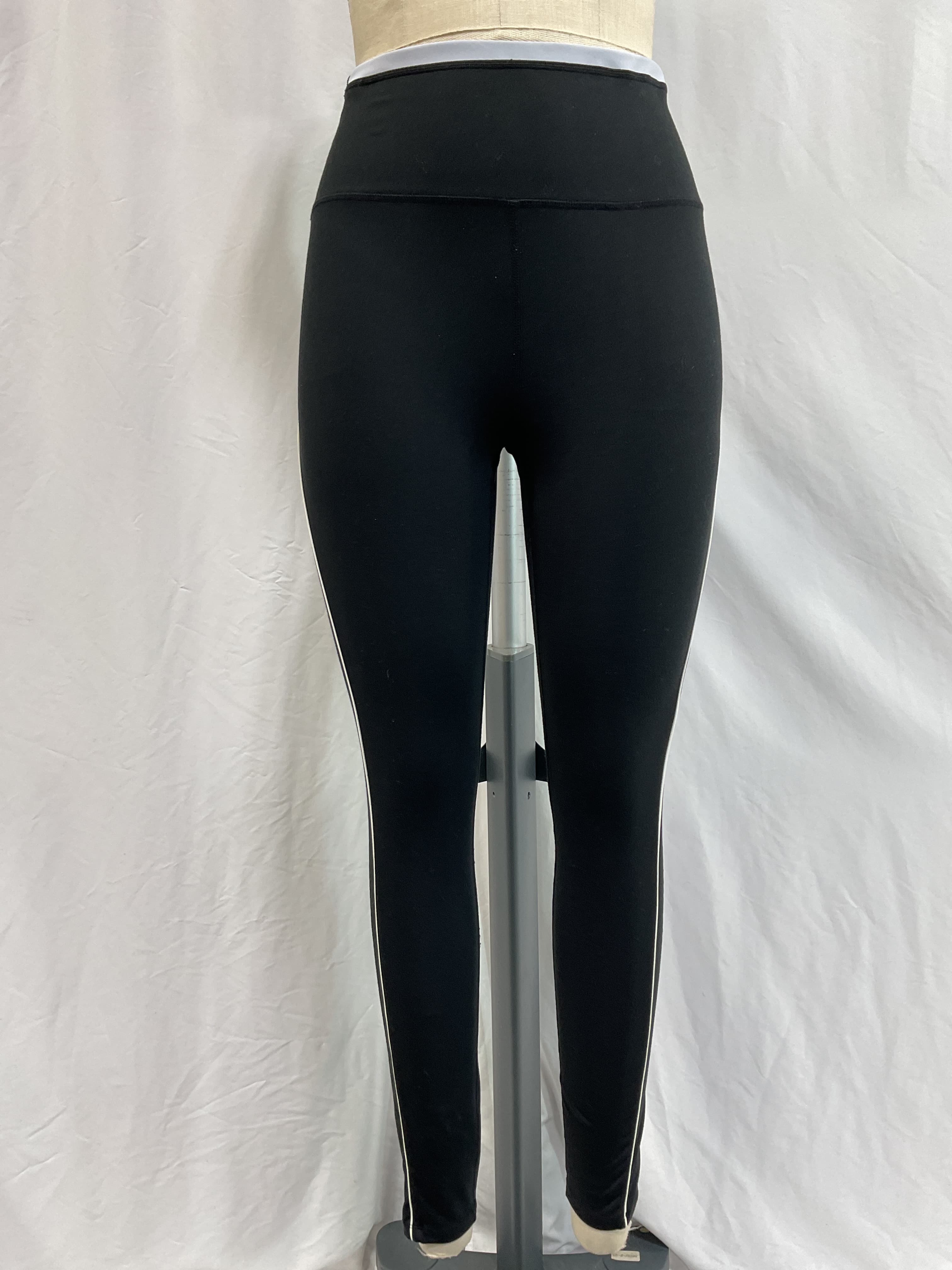 Tempo Legging In Black - Image 2