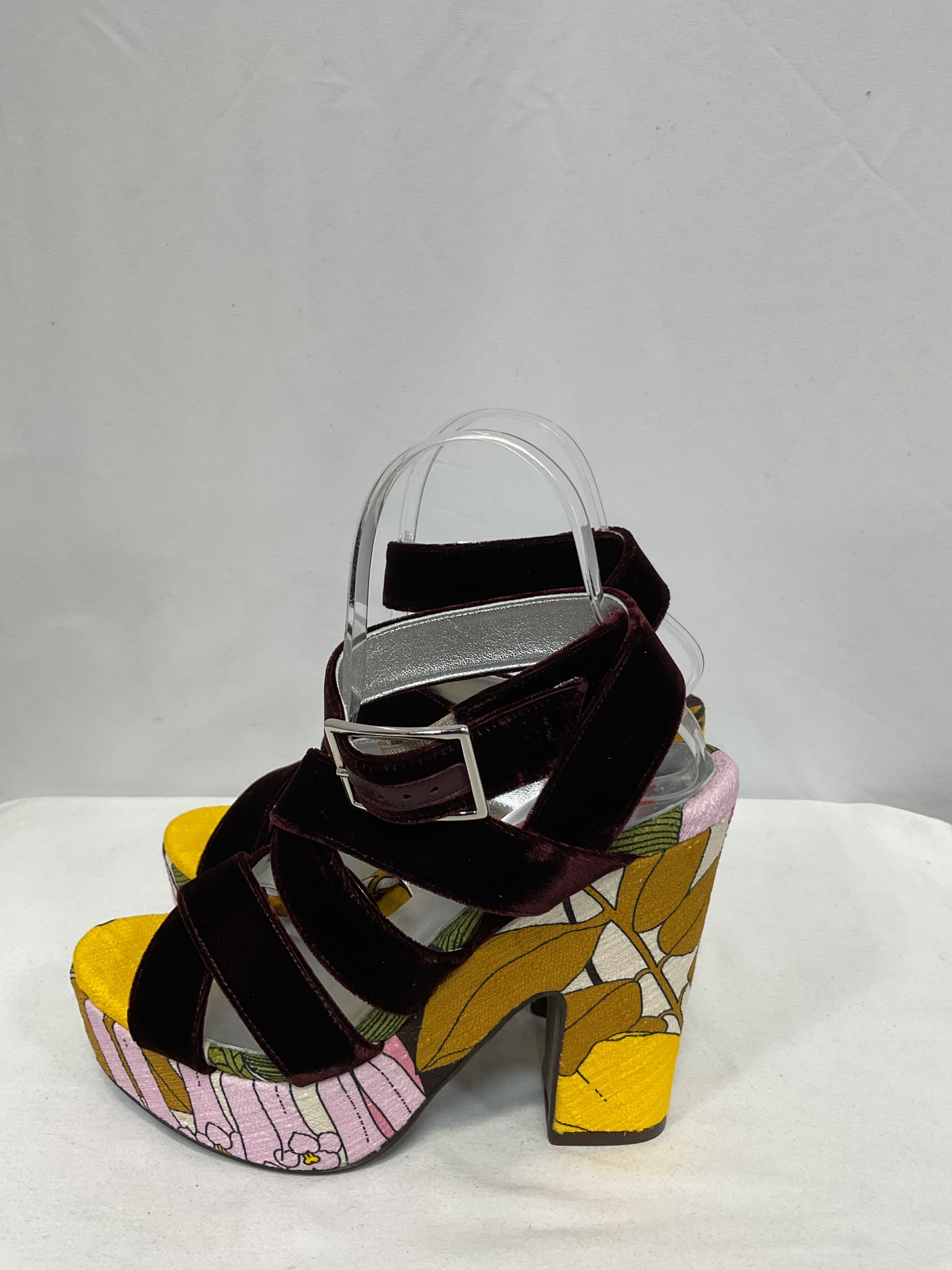 Big Flower Rose Medal Wedge - Image 4