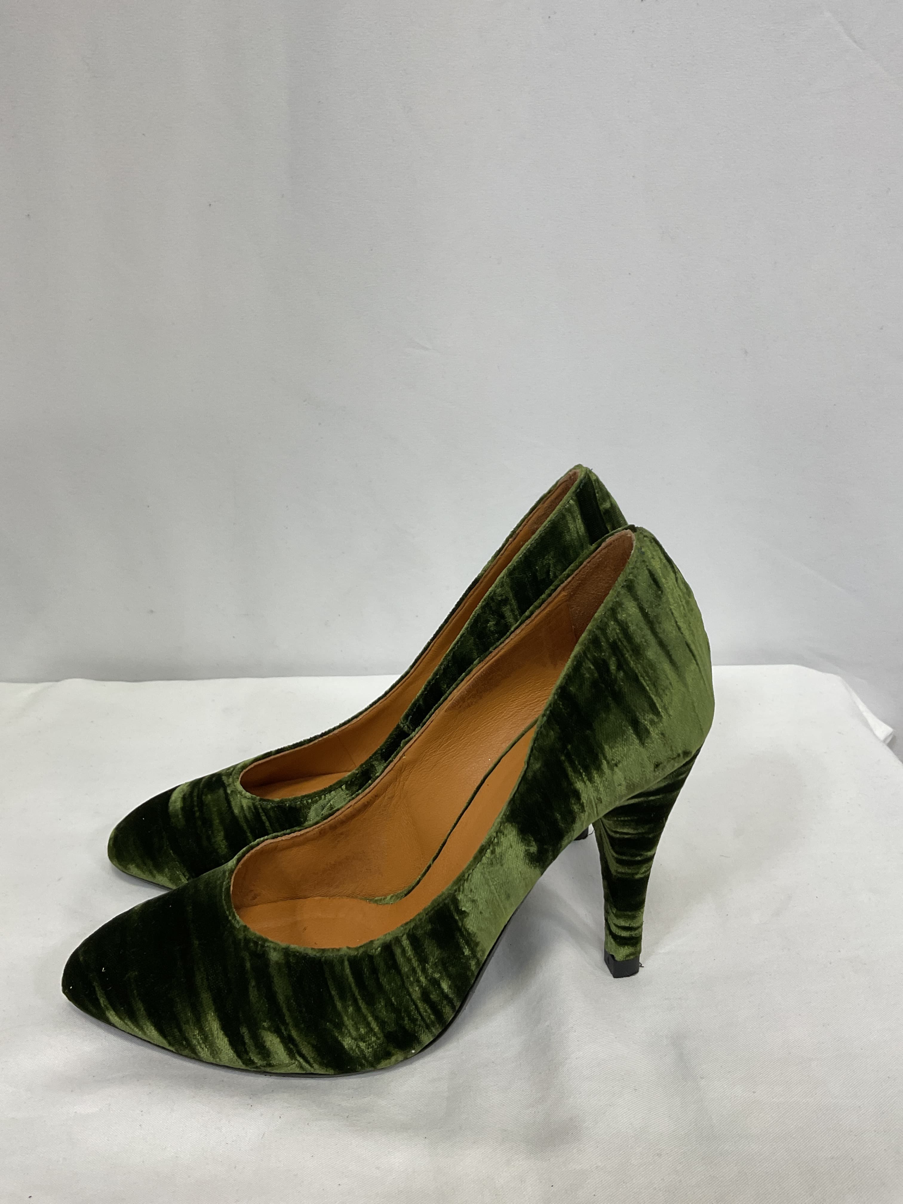 High Magda Court Shoe - Image 3