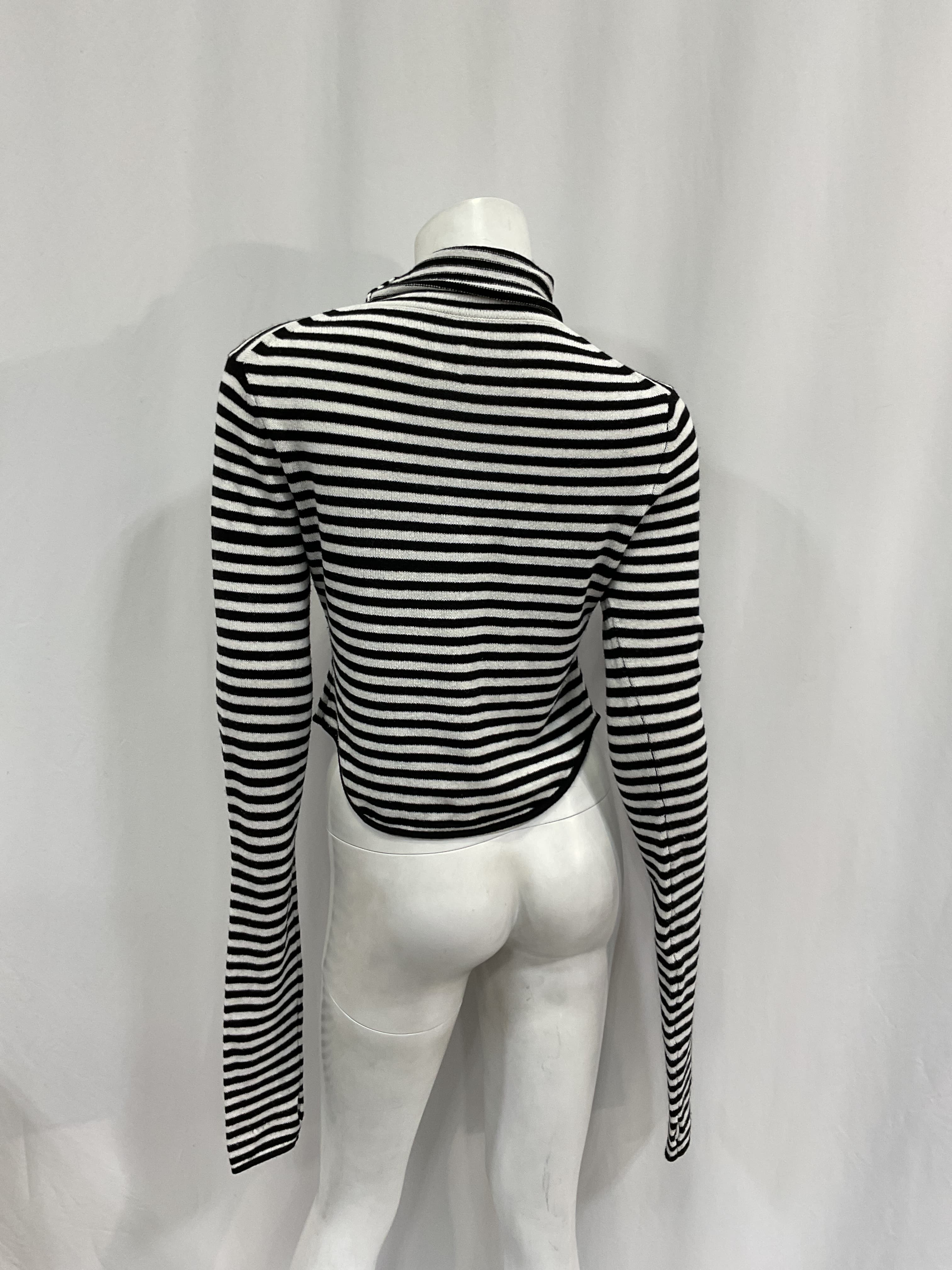Alva Turtleneck In Black & White - Image 2