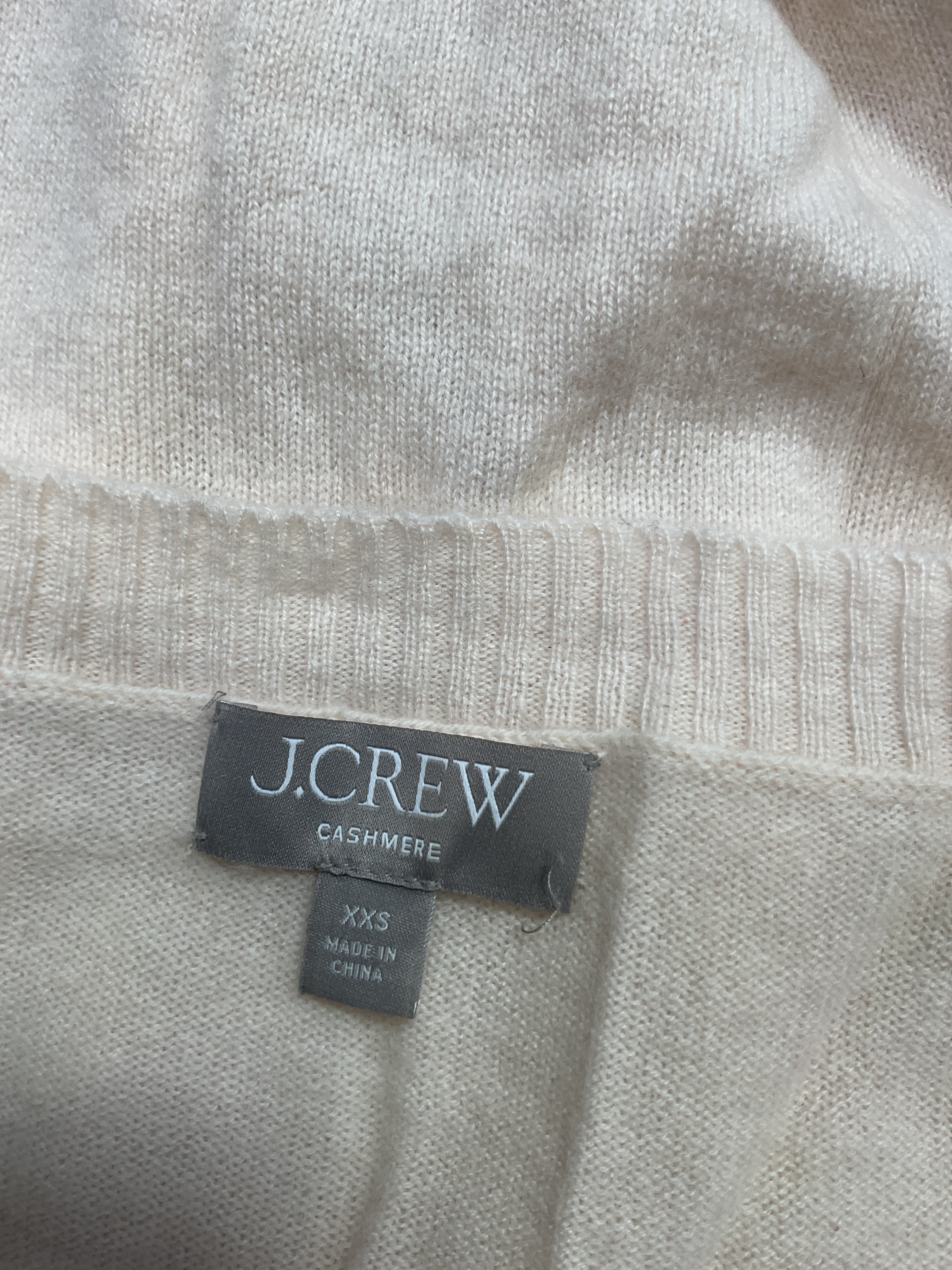 Cashmere Cropped V-Neck Sweater - Image 4