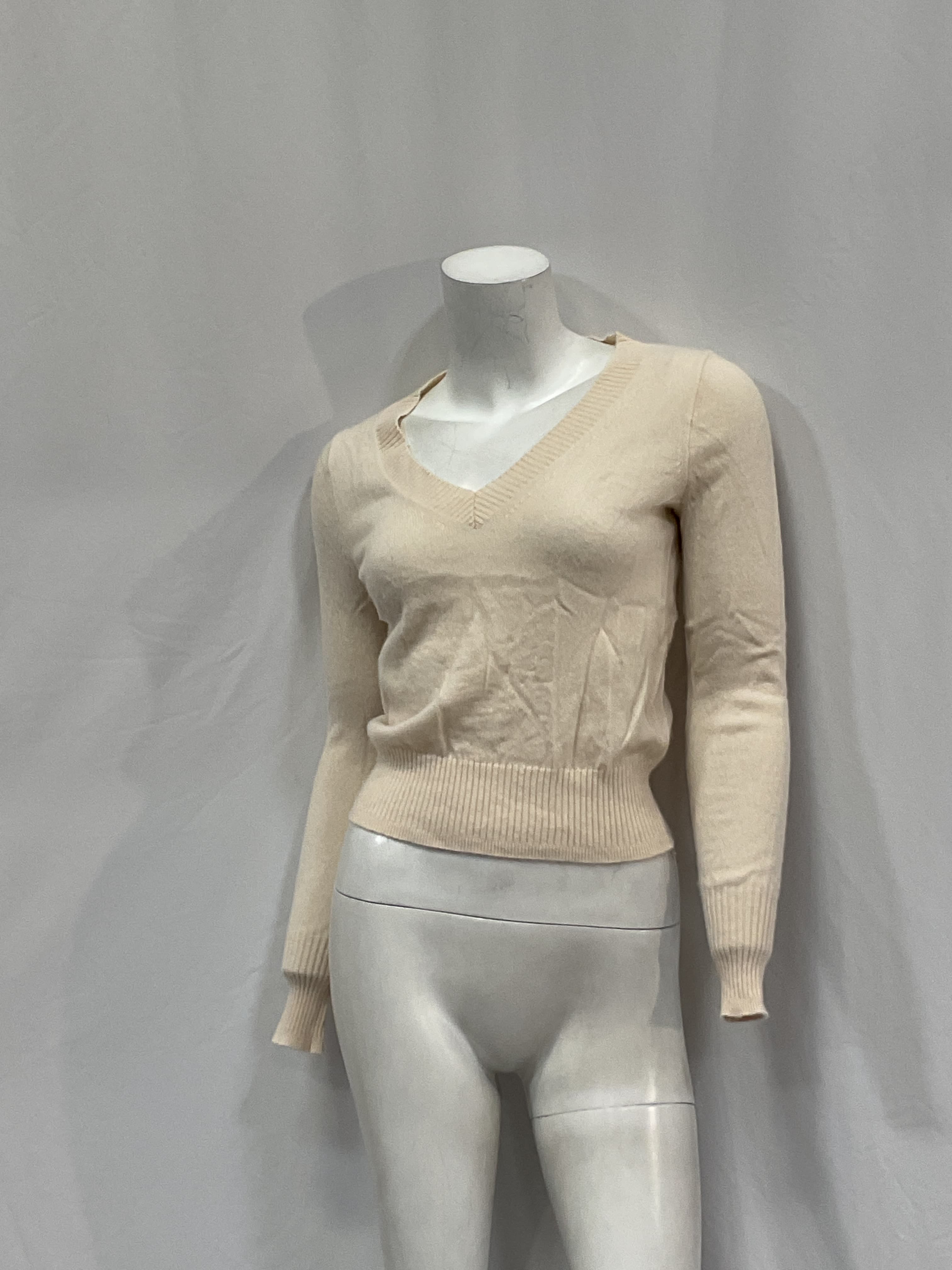 Cashmere Cropped V-Neck Sweater - Image 2