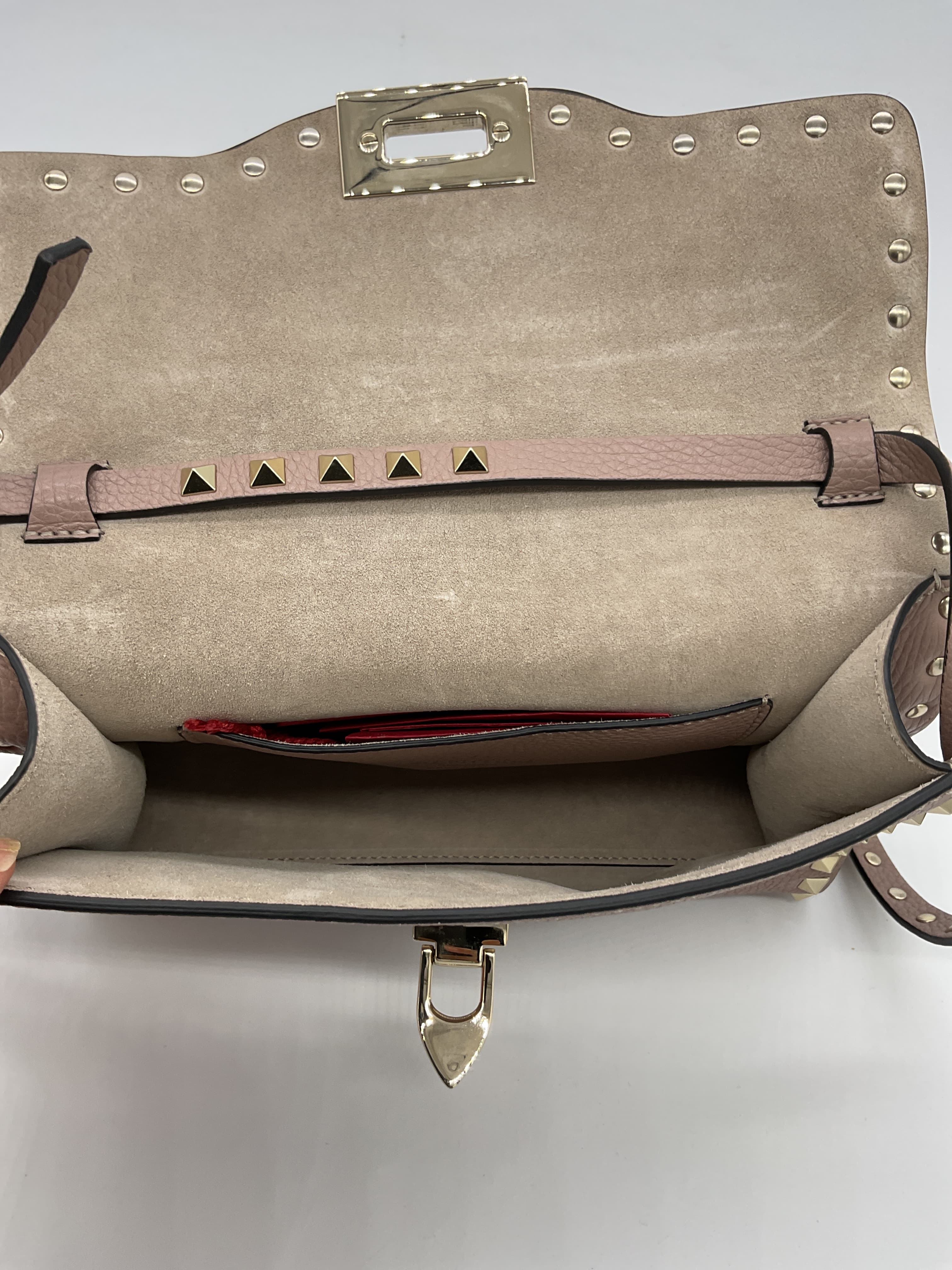 Garavani Medium Rockstud Leather Shoulder Bag - Image 4