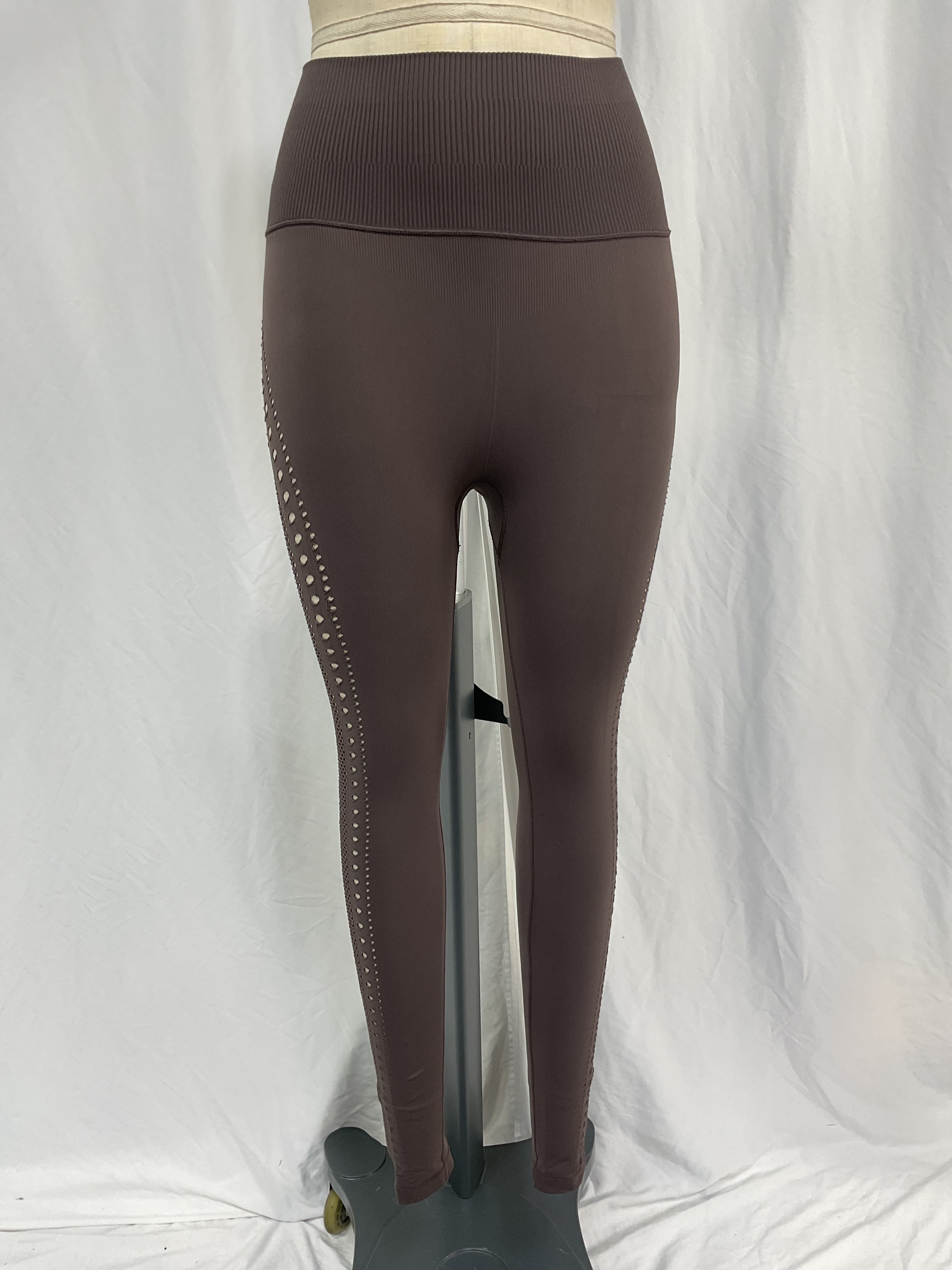 Seamless High-Waist 7/8 Open Air Legging - Image 4