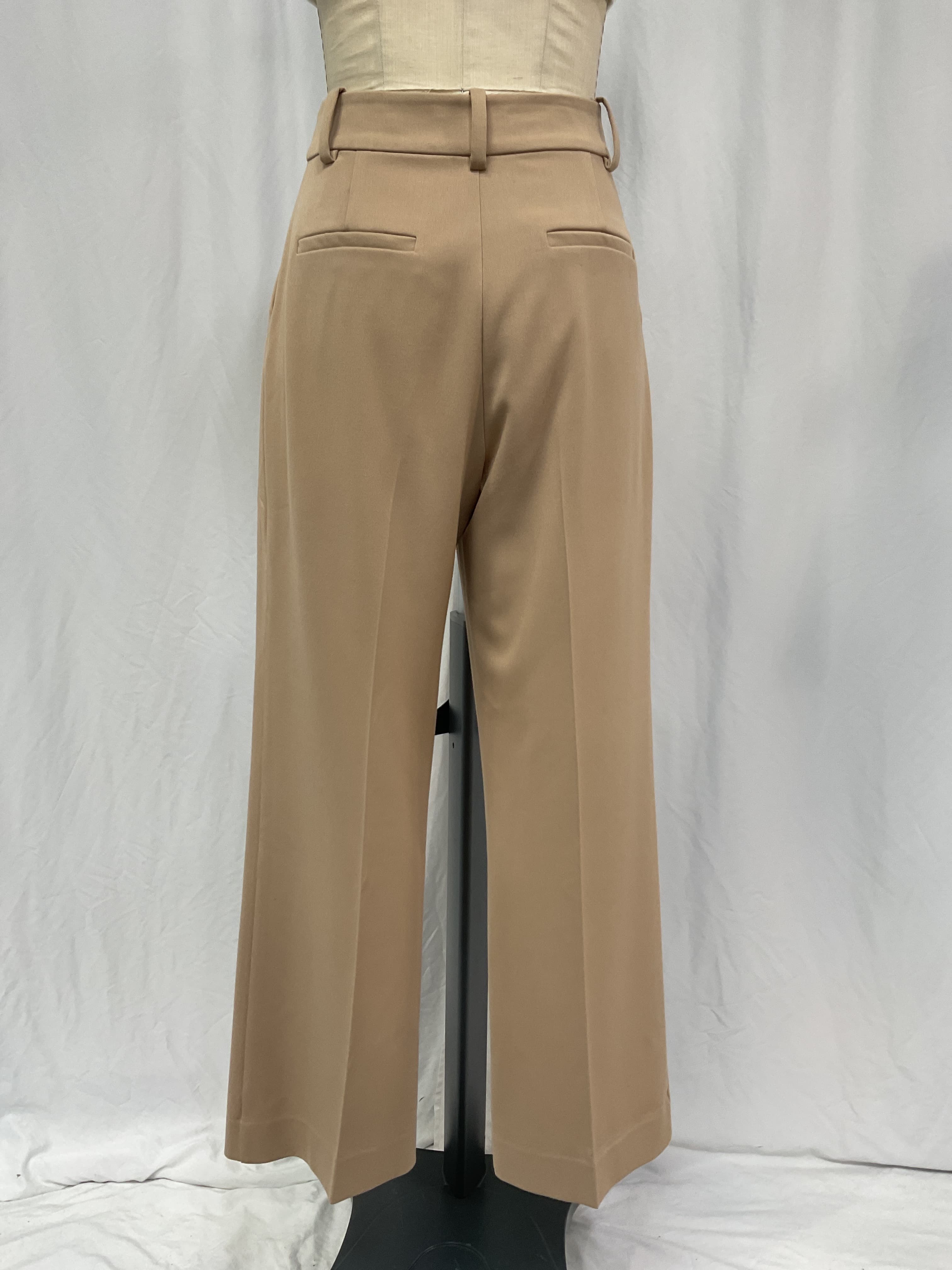The Favorite Pant Shortie In Beige - Image 2