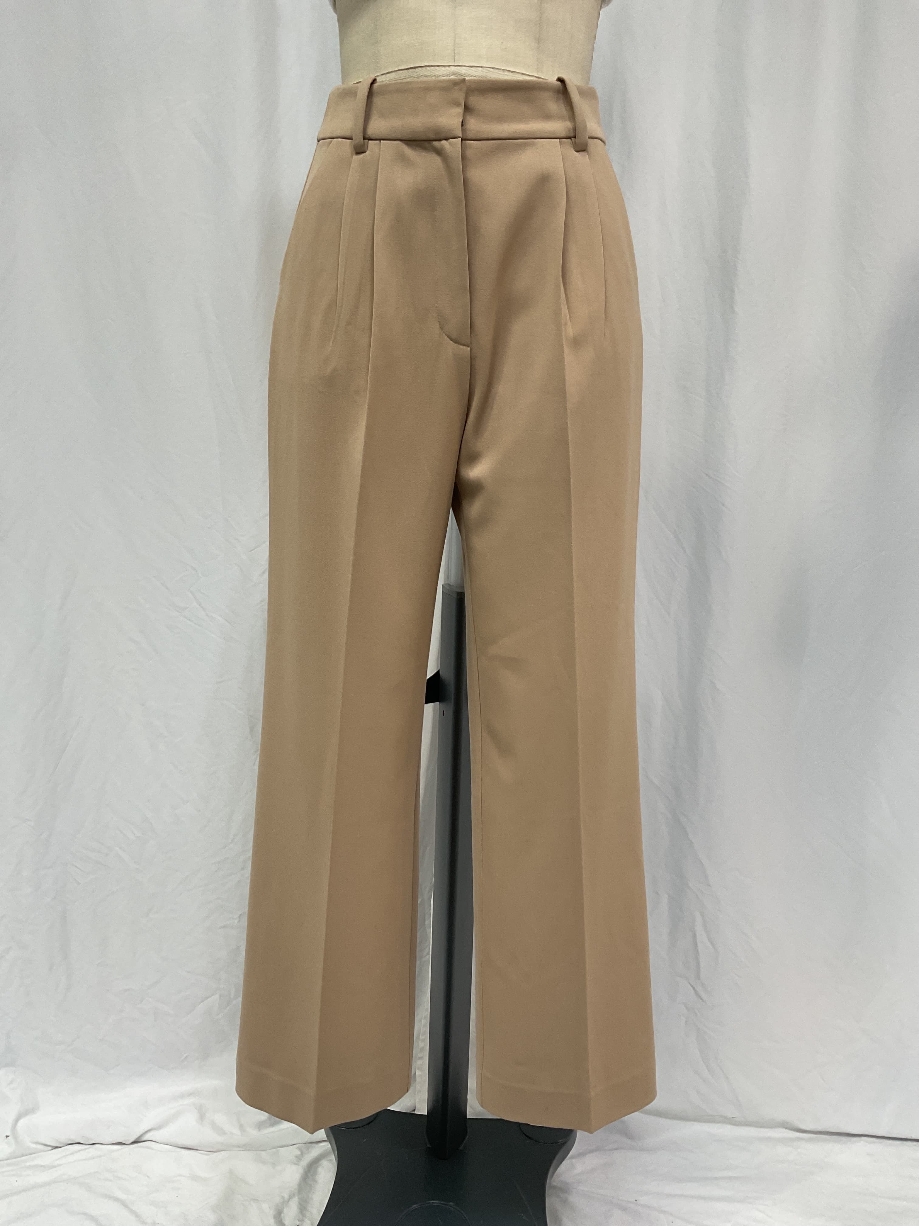 The Favorite Pant Shortie In Beige - Image 3