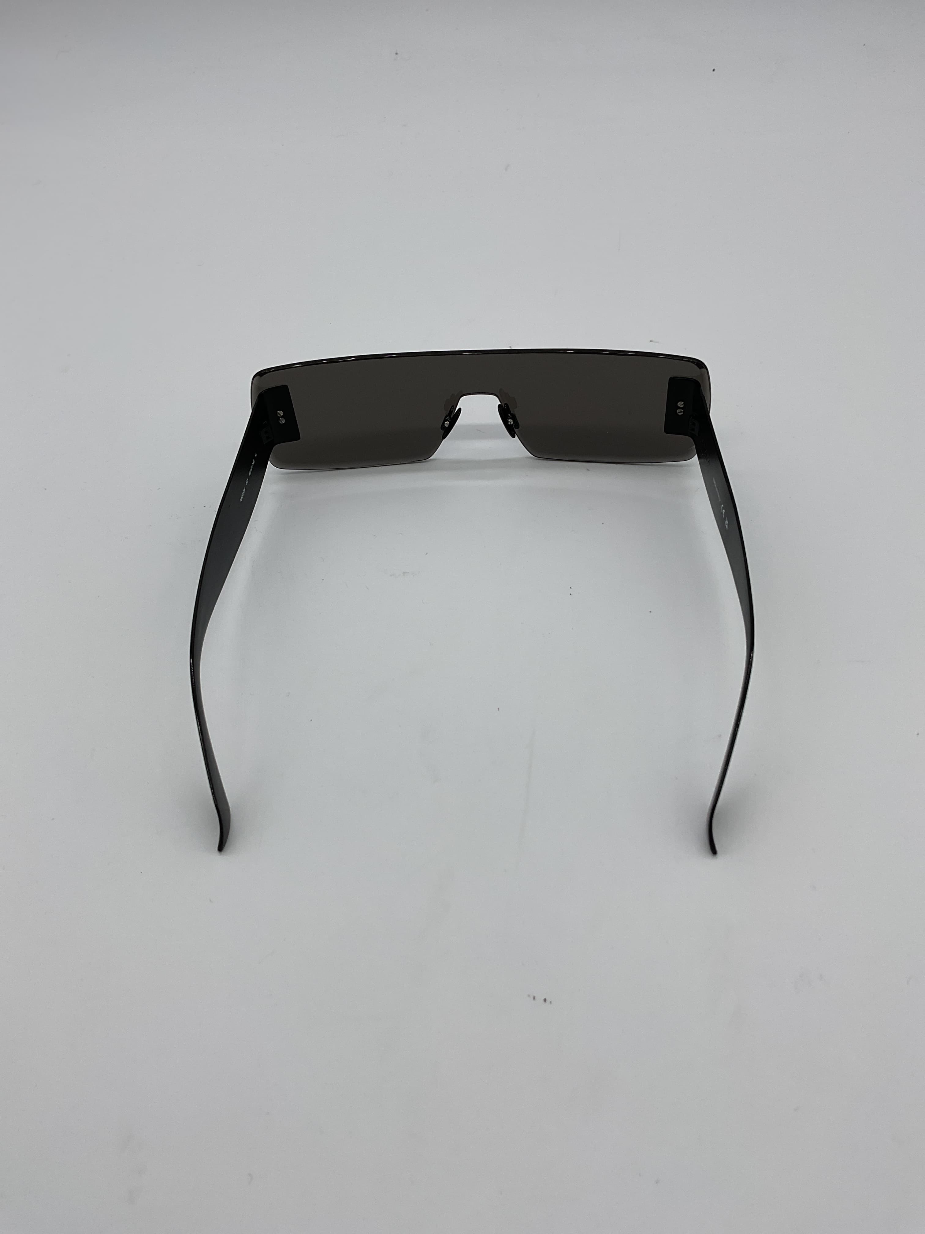 Alaa Lettering Logo Rectangular Sunglasses In Black & Grey - Image 4