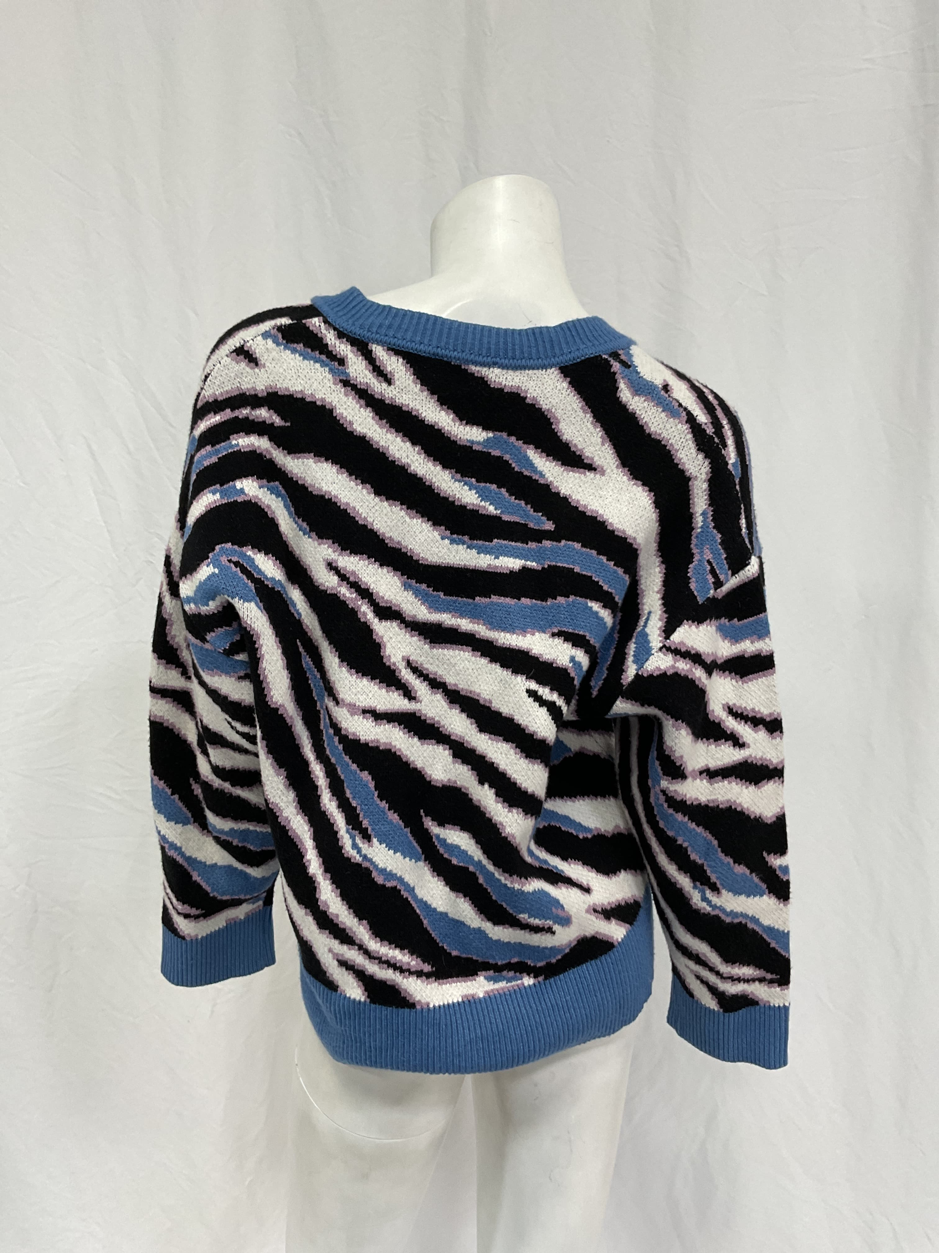 Abstract V Neck Sweater - Image 3
