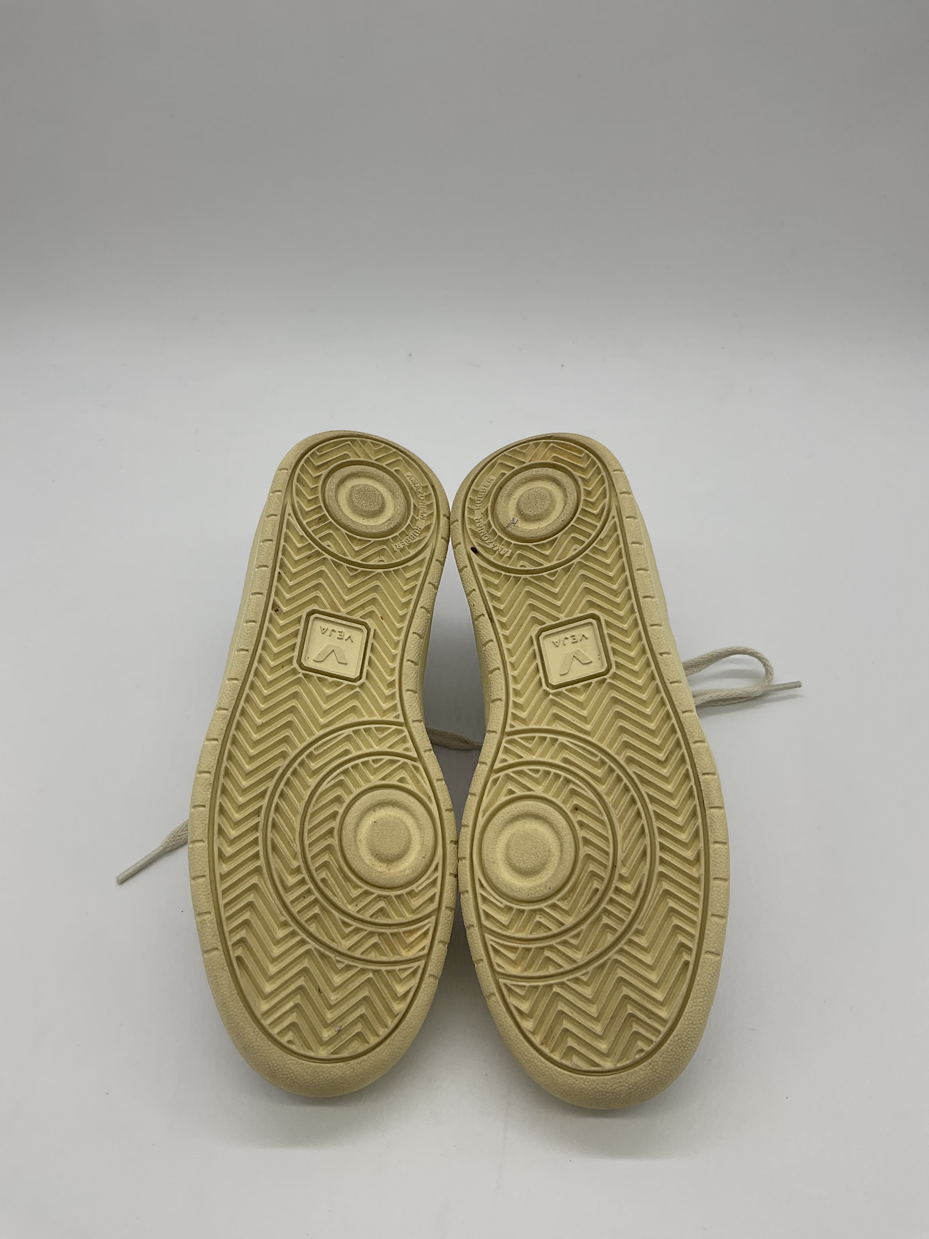 V-90 Sneaker - Image 4