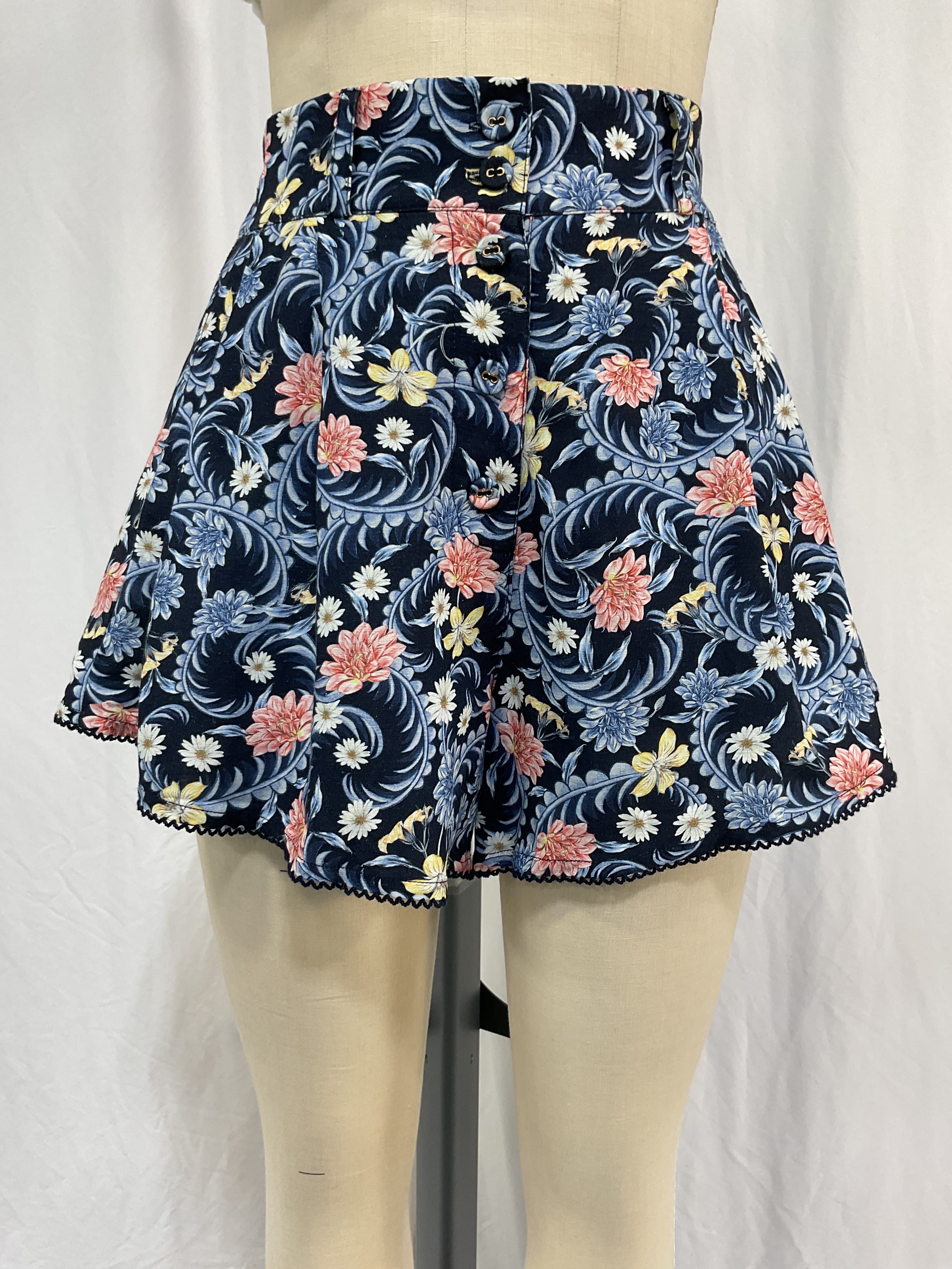 Nalia Short In Ross Multicolor - Image 2