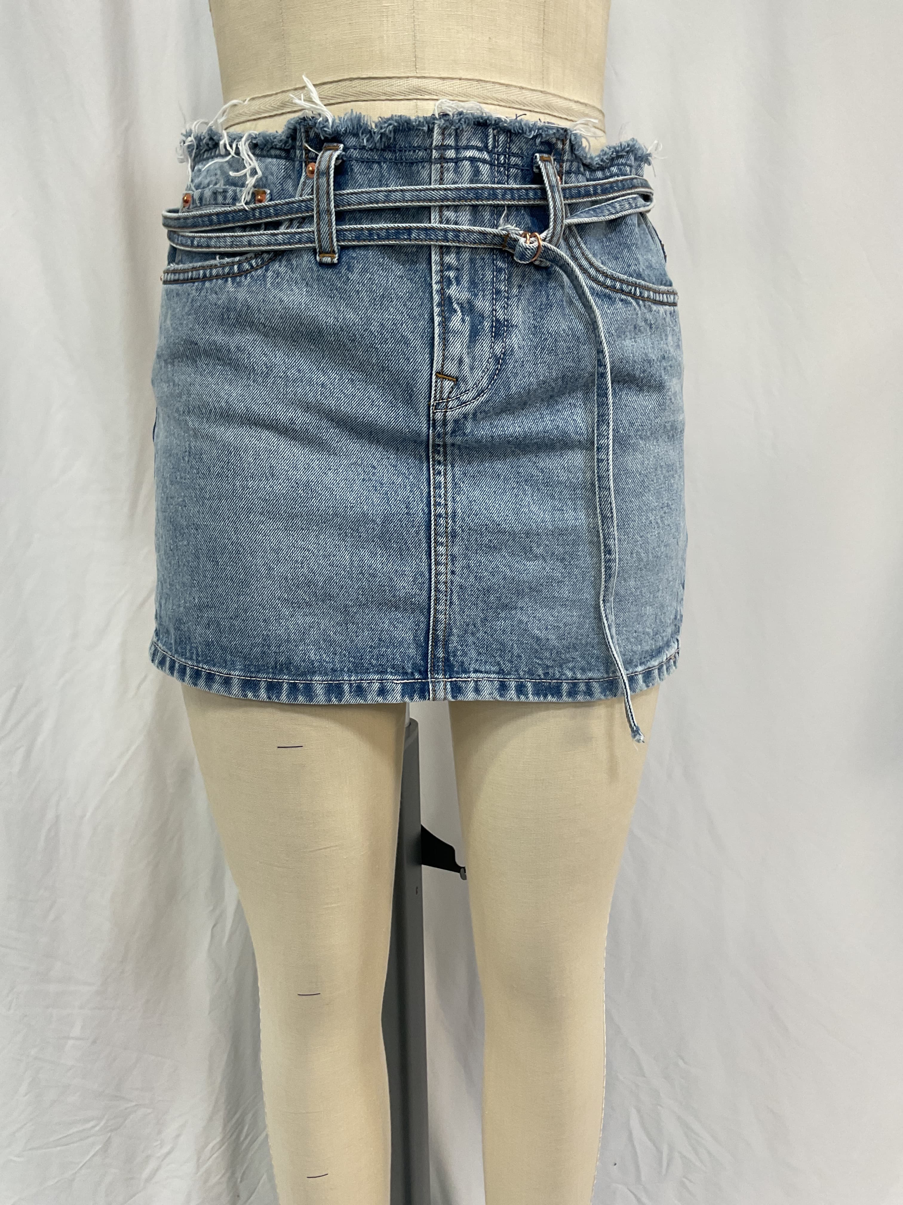 Tali Belted Frayed Waist Mini Skirt In Bisbee - Image 4
