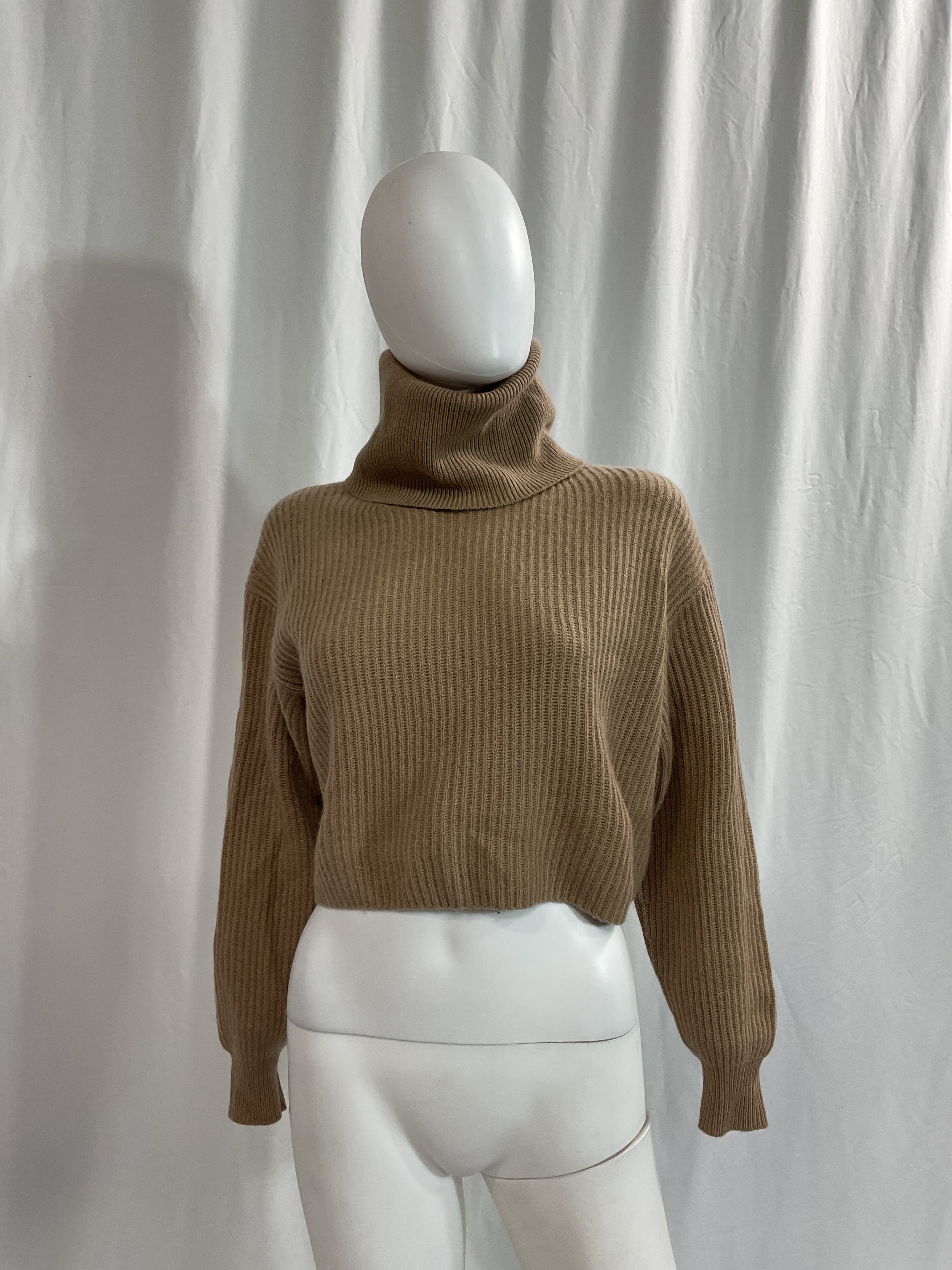 Guell Luxe Cashmere Sweater - Image 4