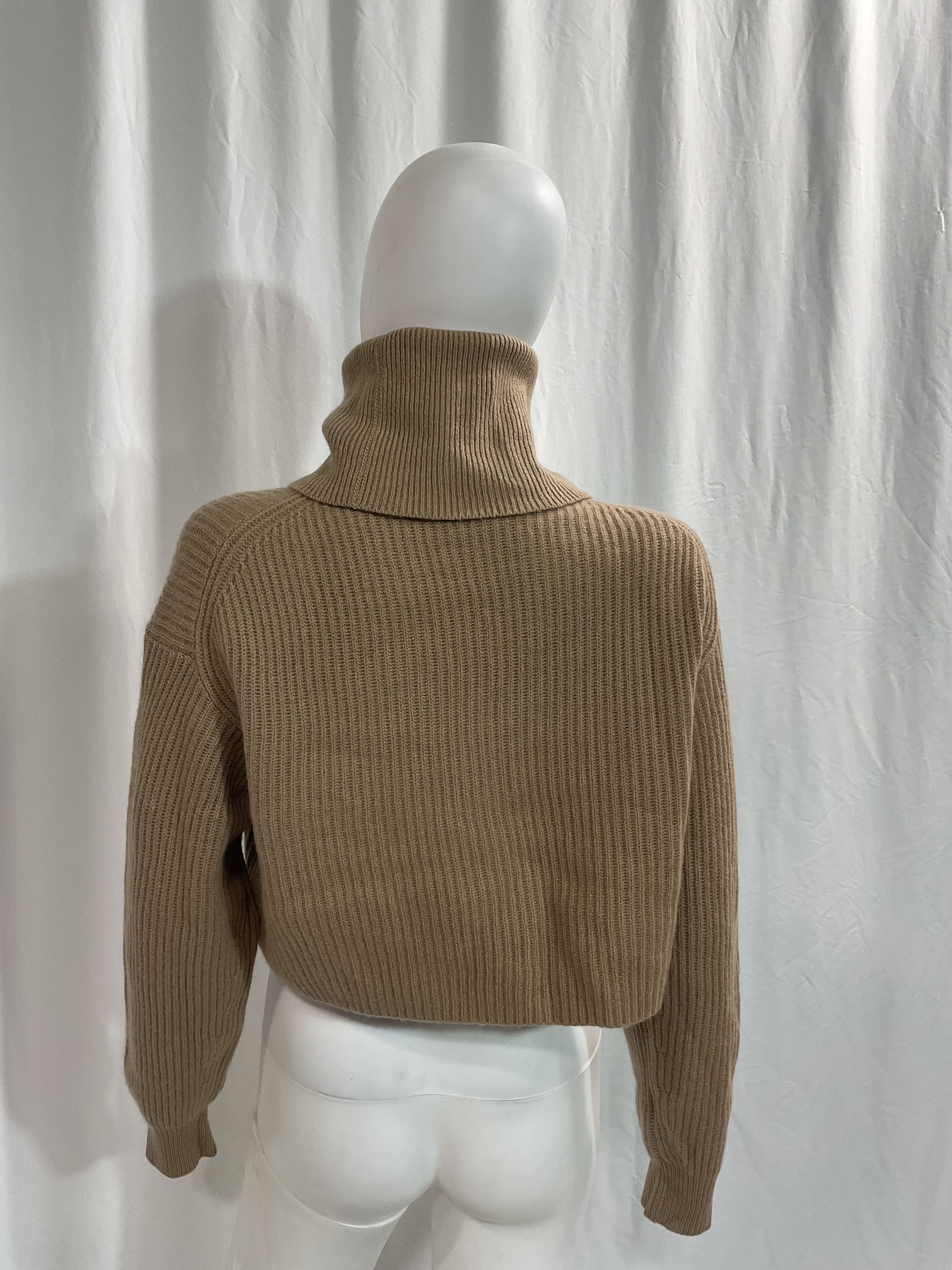 Guell Luxe Cashmere Sweater - Image 2