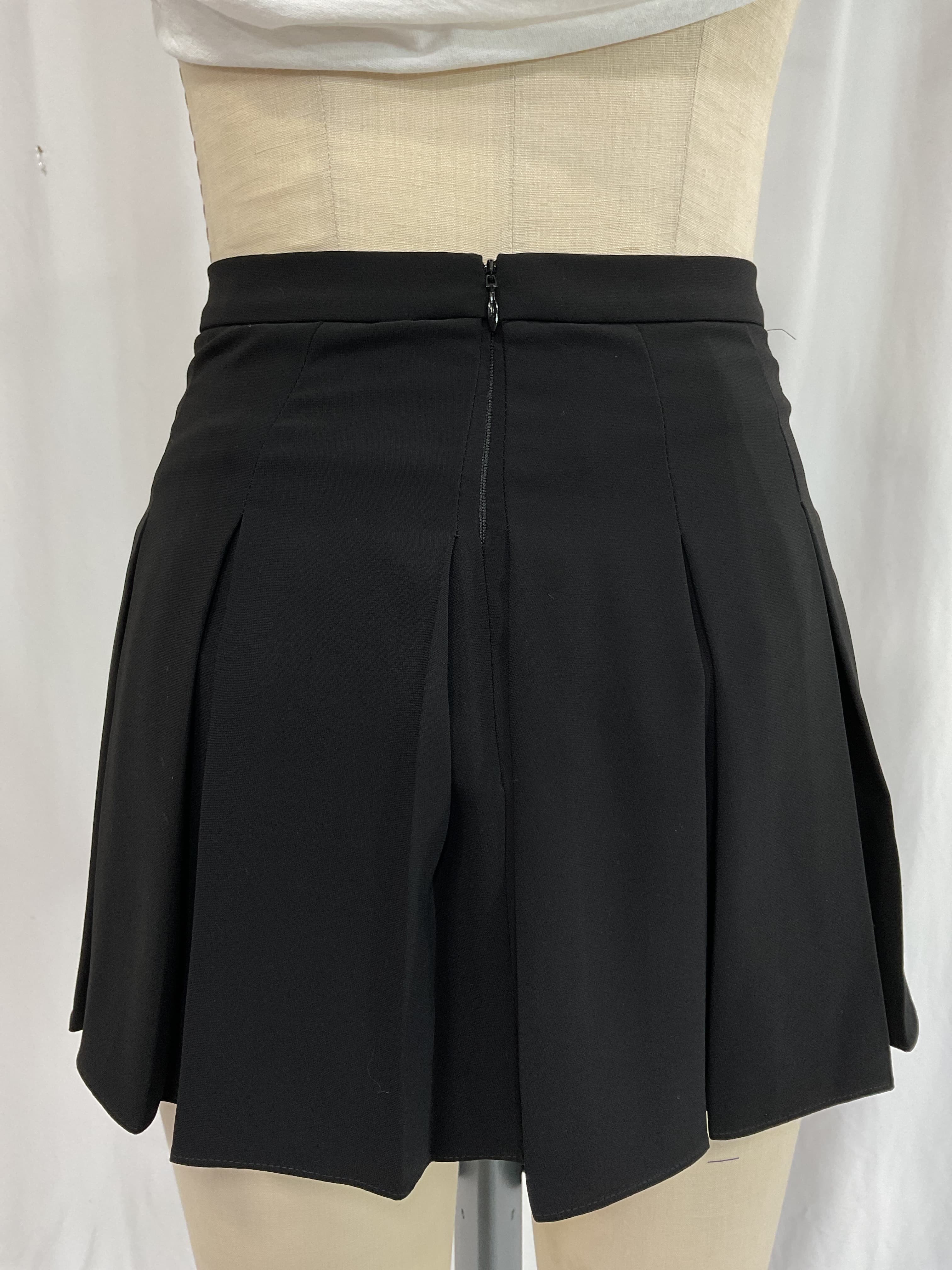 Rizzo Skort In Black - Image 3