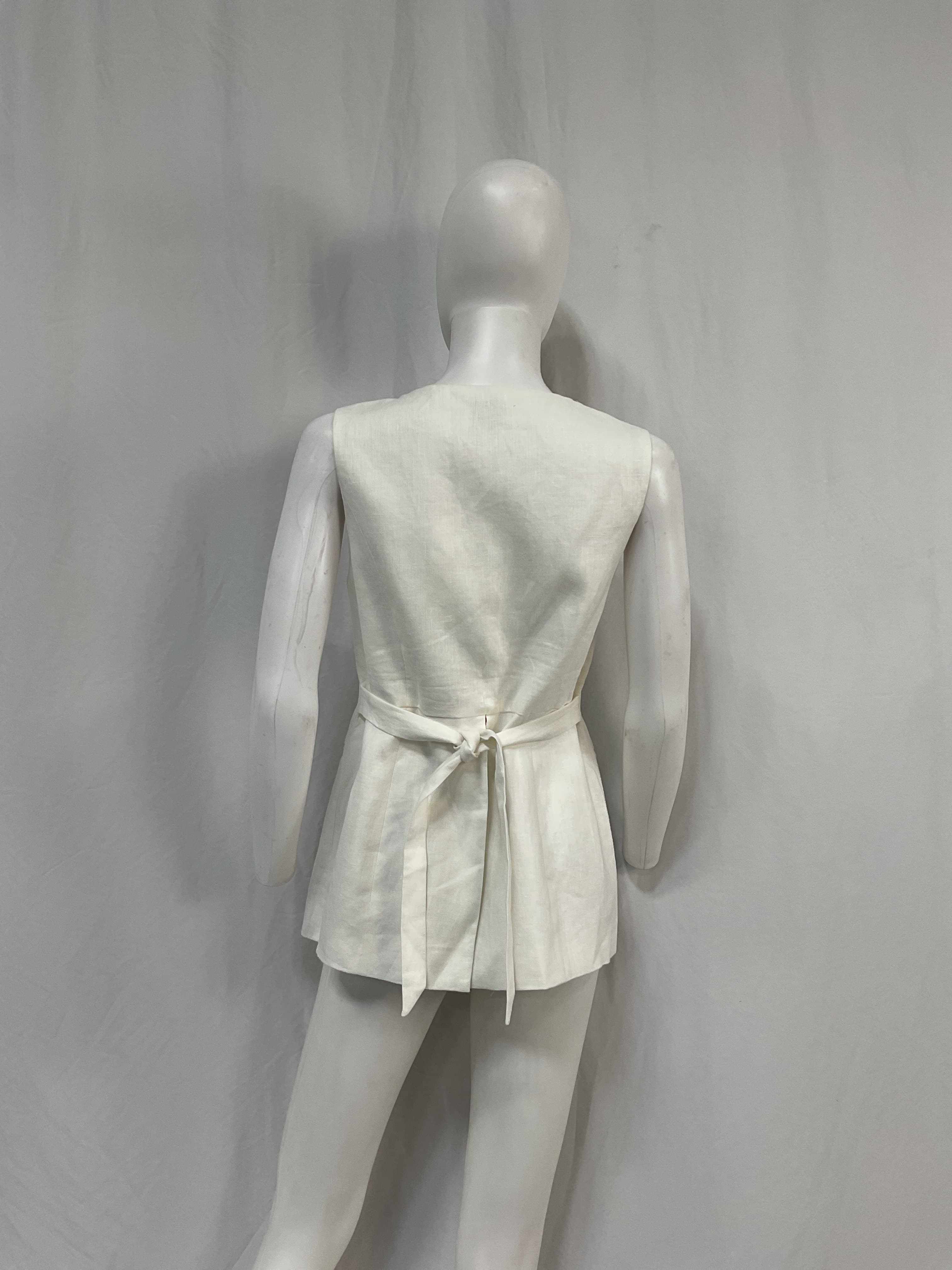 Alessia White Linen Vest - Image 3