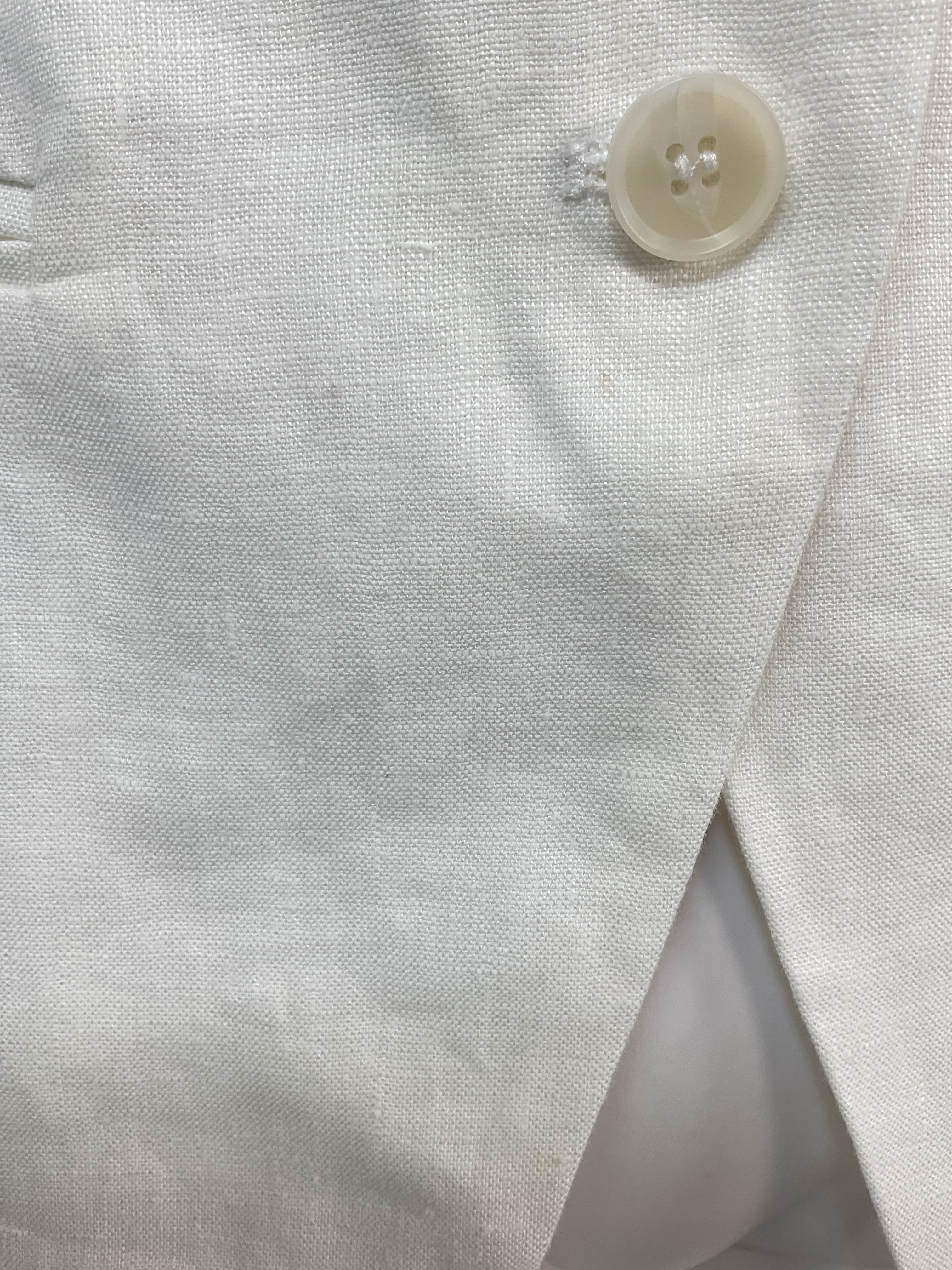 Alessia White Linen Vest - Image 2