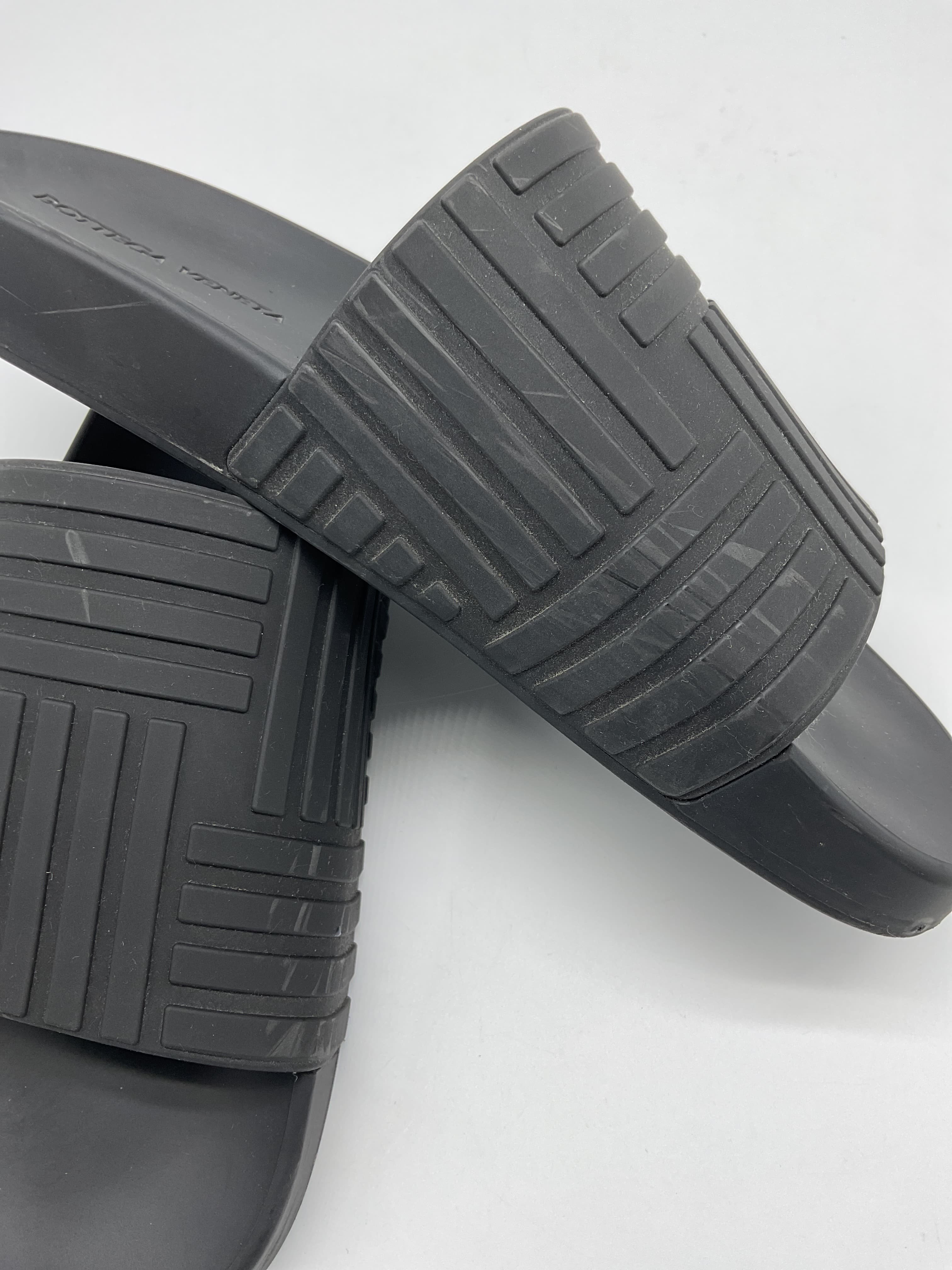 The Slider Sandal In Black - Image 3