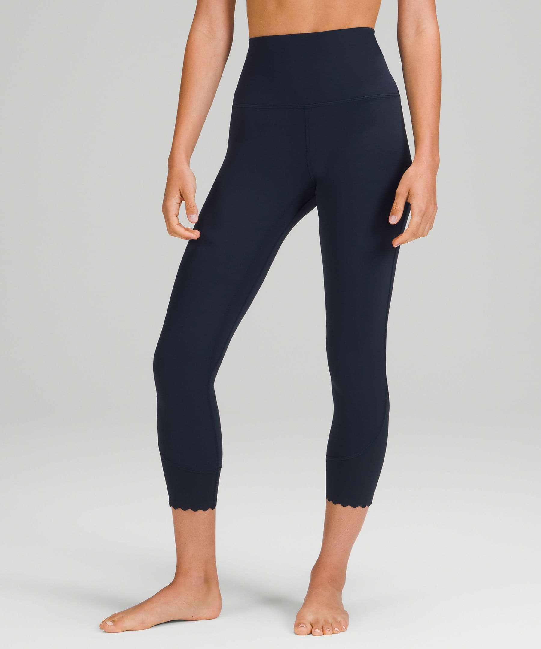 Align Scalloped Hem High-Rise Crop - Image 1