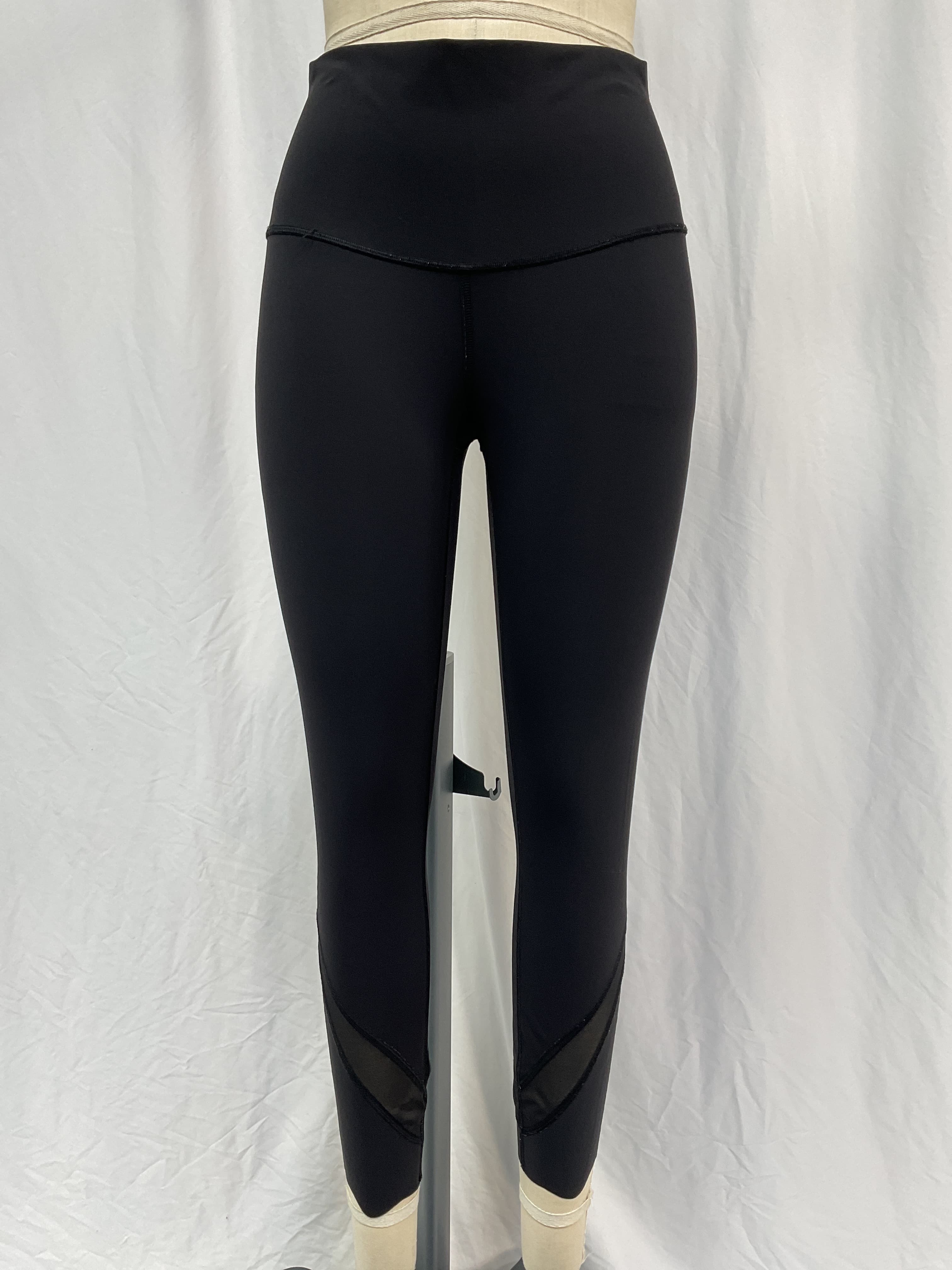 Align Scalloped Hem High-Rise Crop - Image 3