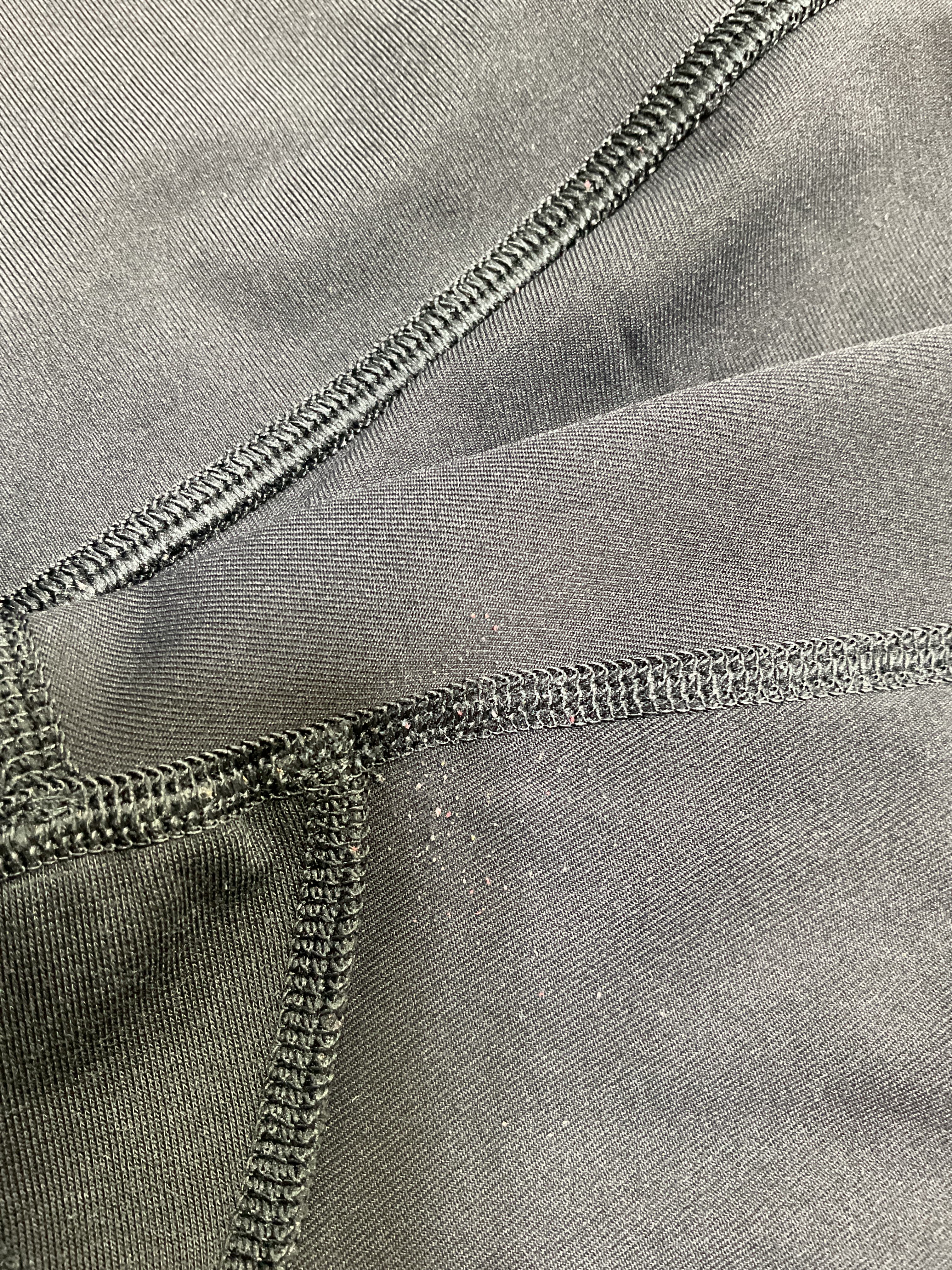 Align Scalloped Hem High-Rise Crop - Image 4