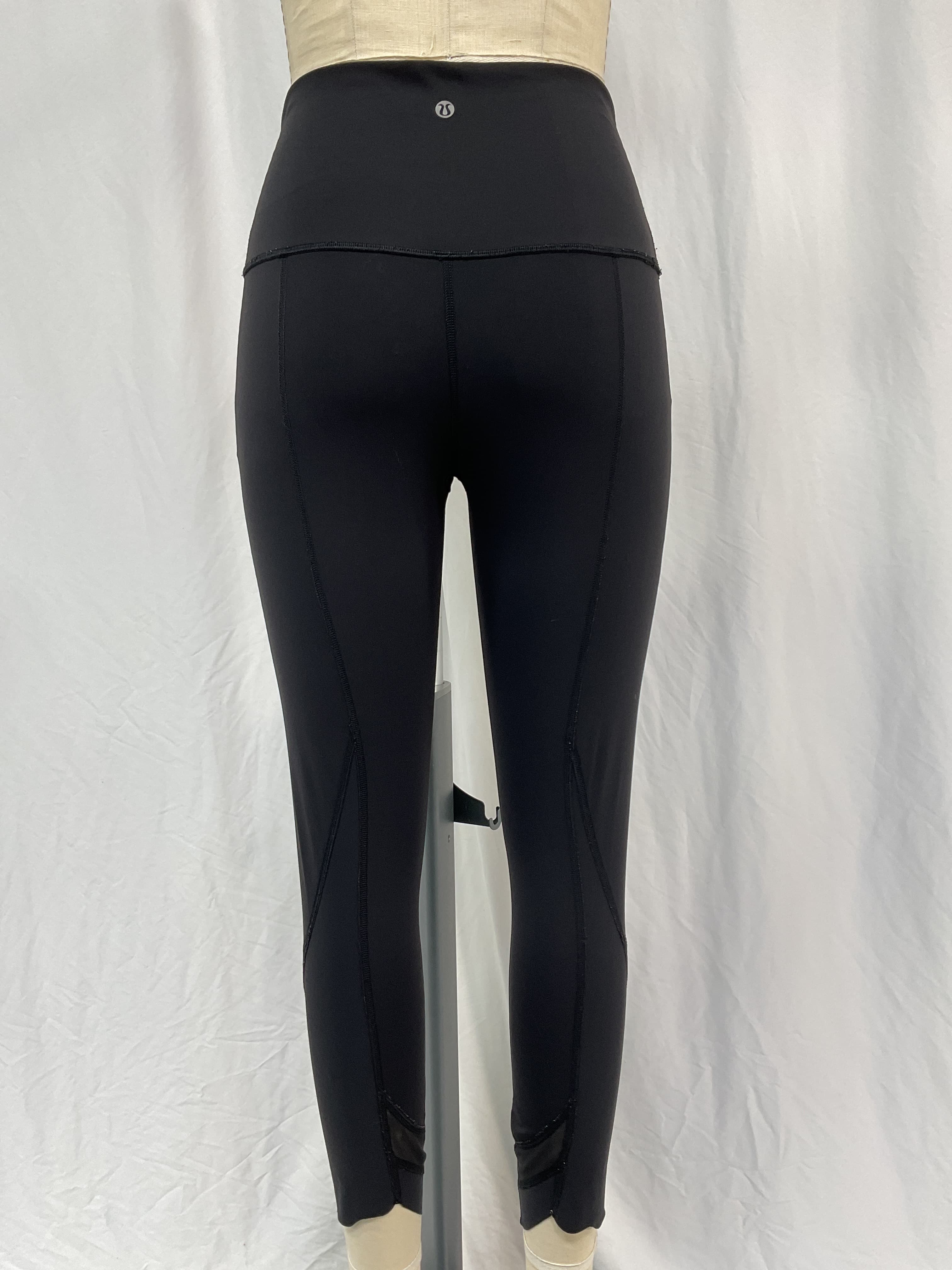 Align Scalloped Hem High-Rise Crop - Image 2