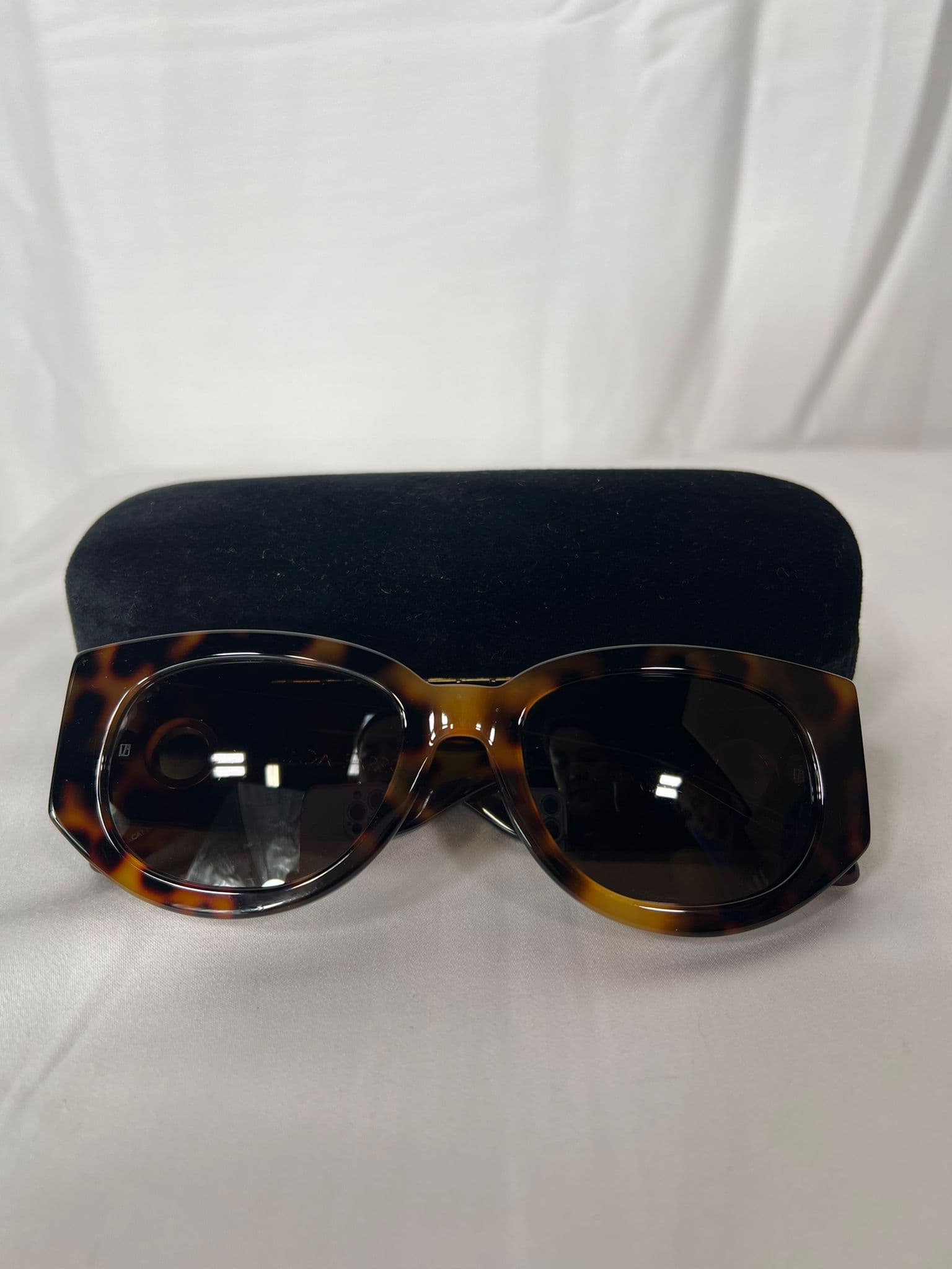 Debbie Oval Acetate Sunglasses - Image 3