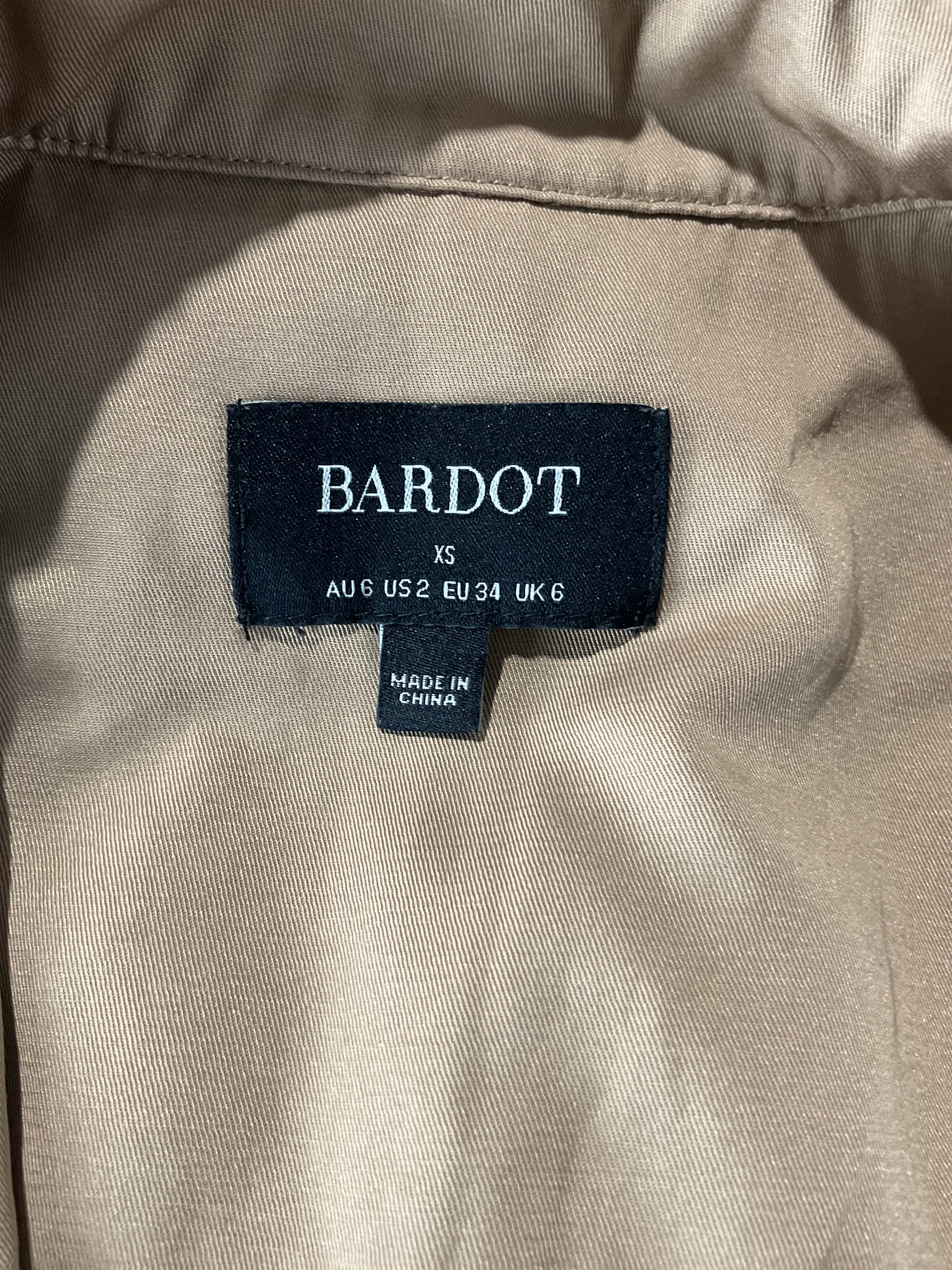 The Classic Trench In Tan - Image 4